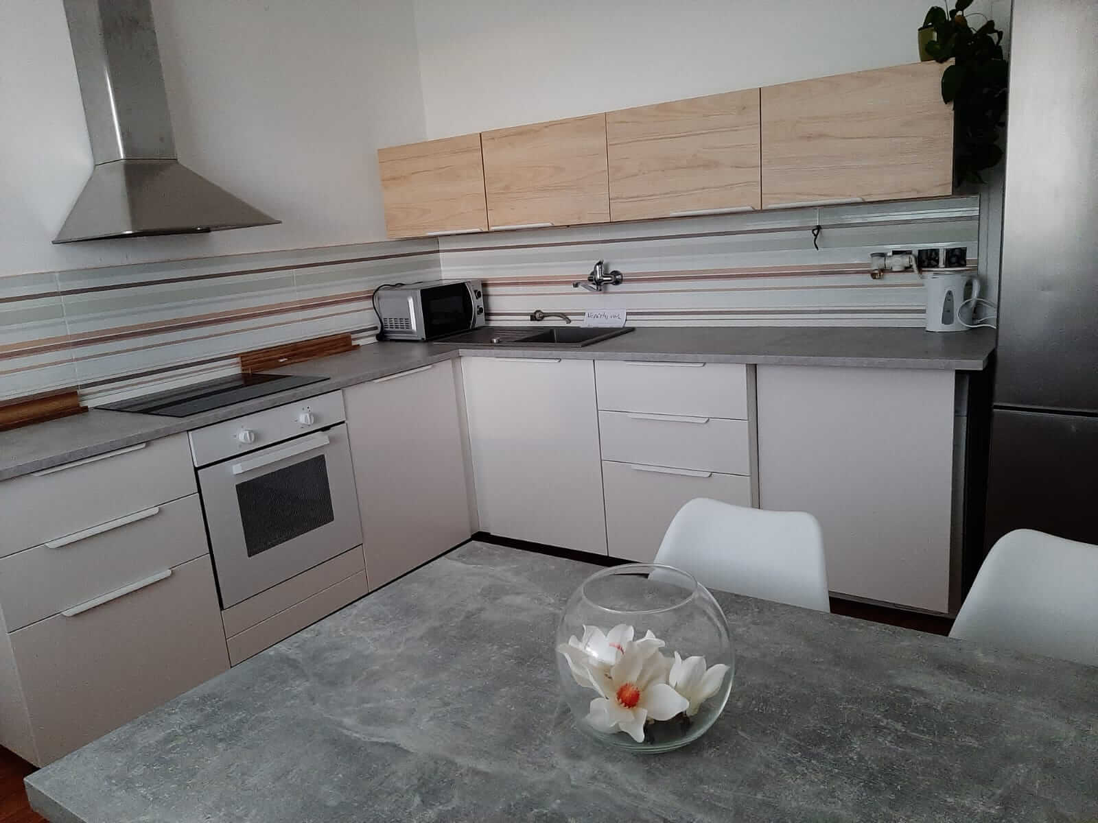 Prenajaté: Exkluzívne na prenájom 3 izbový byt, 83m2, 2x loggia 4,5m2, Karolovka, Janotová 8-2