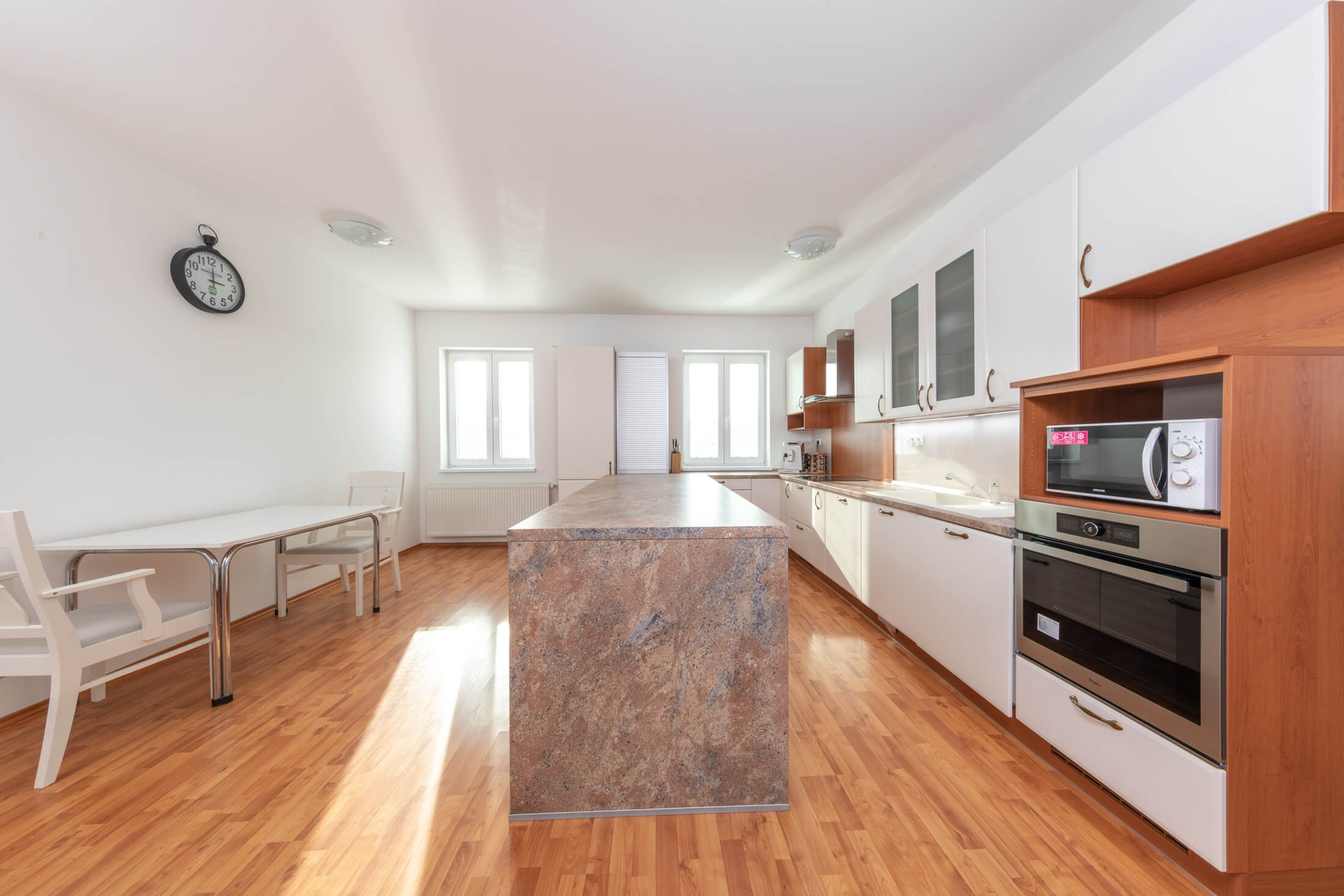 Predané: Exkluzívna novostavba na predaj, 3 izbový luxusný byt, Staré Mesto, Konventná, úžitková 146,18m2, najvyššie poschodie, výhľad na celú Bratislavu-36