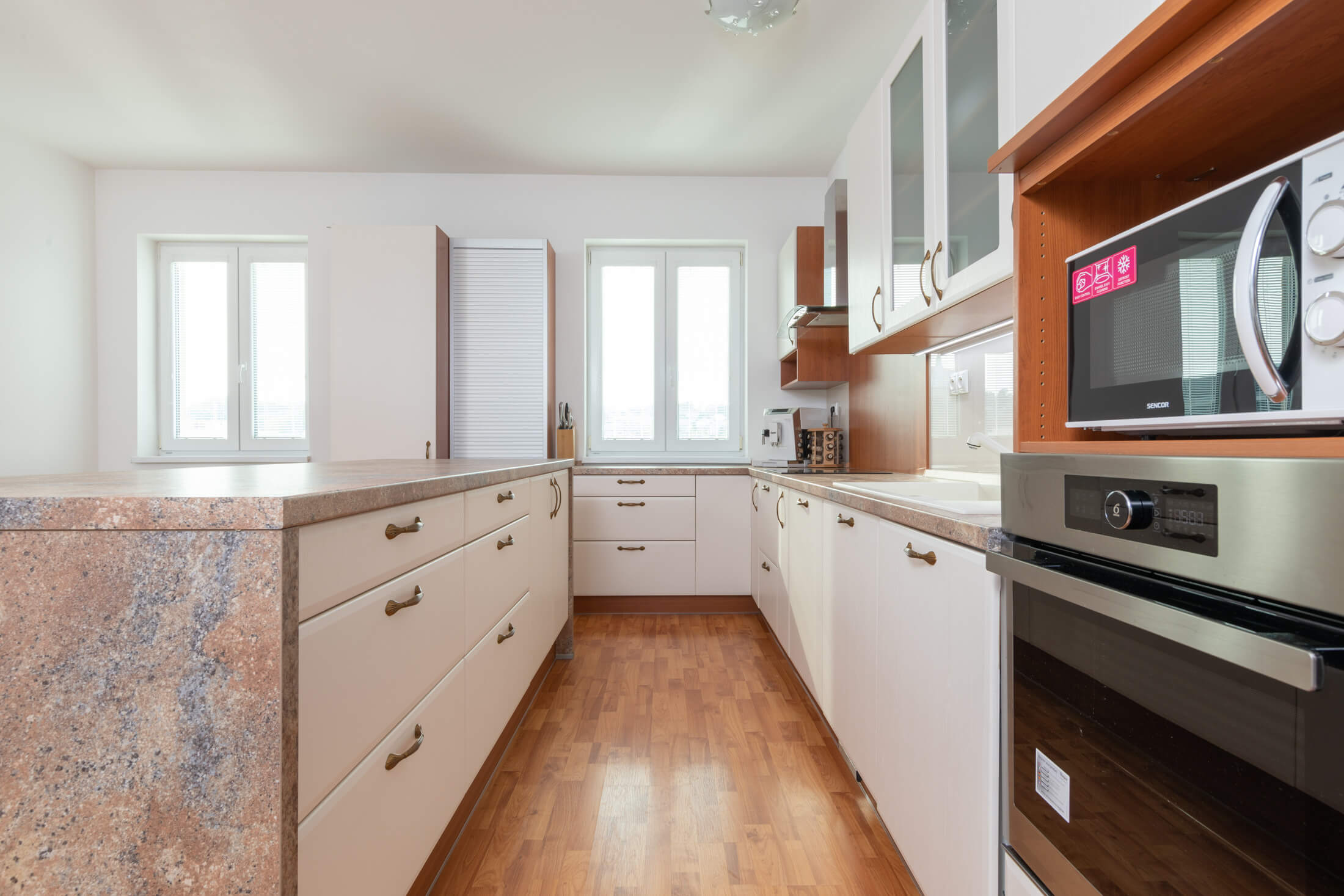 Predané: Exkluzívna novostavba na predaj, 3 izbový luxusný byt, Staré Mesto, Konventná, úžitková 146,18m2, najvyššie poschodie, výhľad na celú Bratislavu-35
