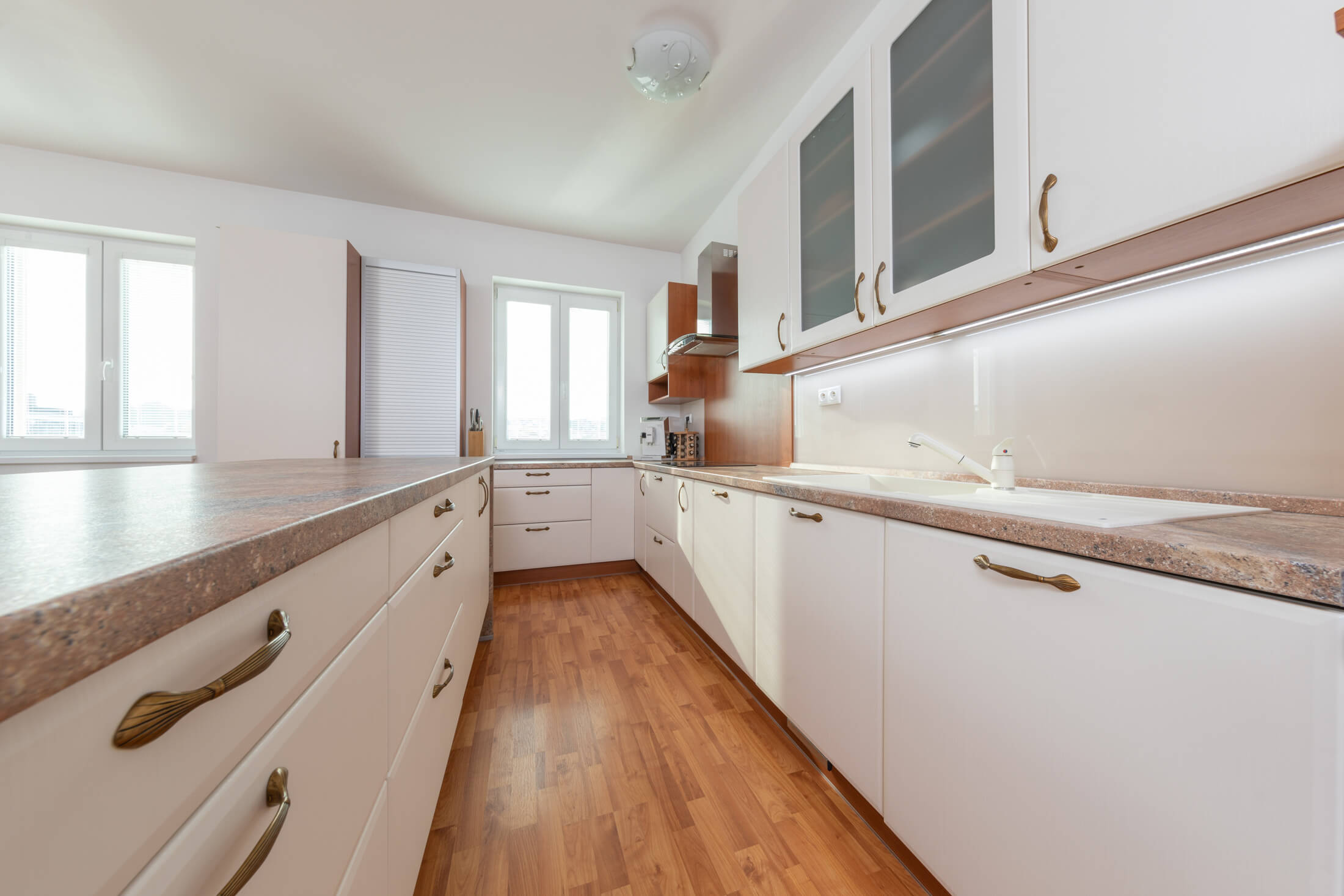 Predané: Exkluzívna novostavba na predaj, 3 izbový luxusný byt, Staré Mesto, Konventná, úžitková 146,18m2, najvyššie poschodie, výhľad na celú Bratislavu-34