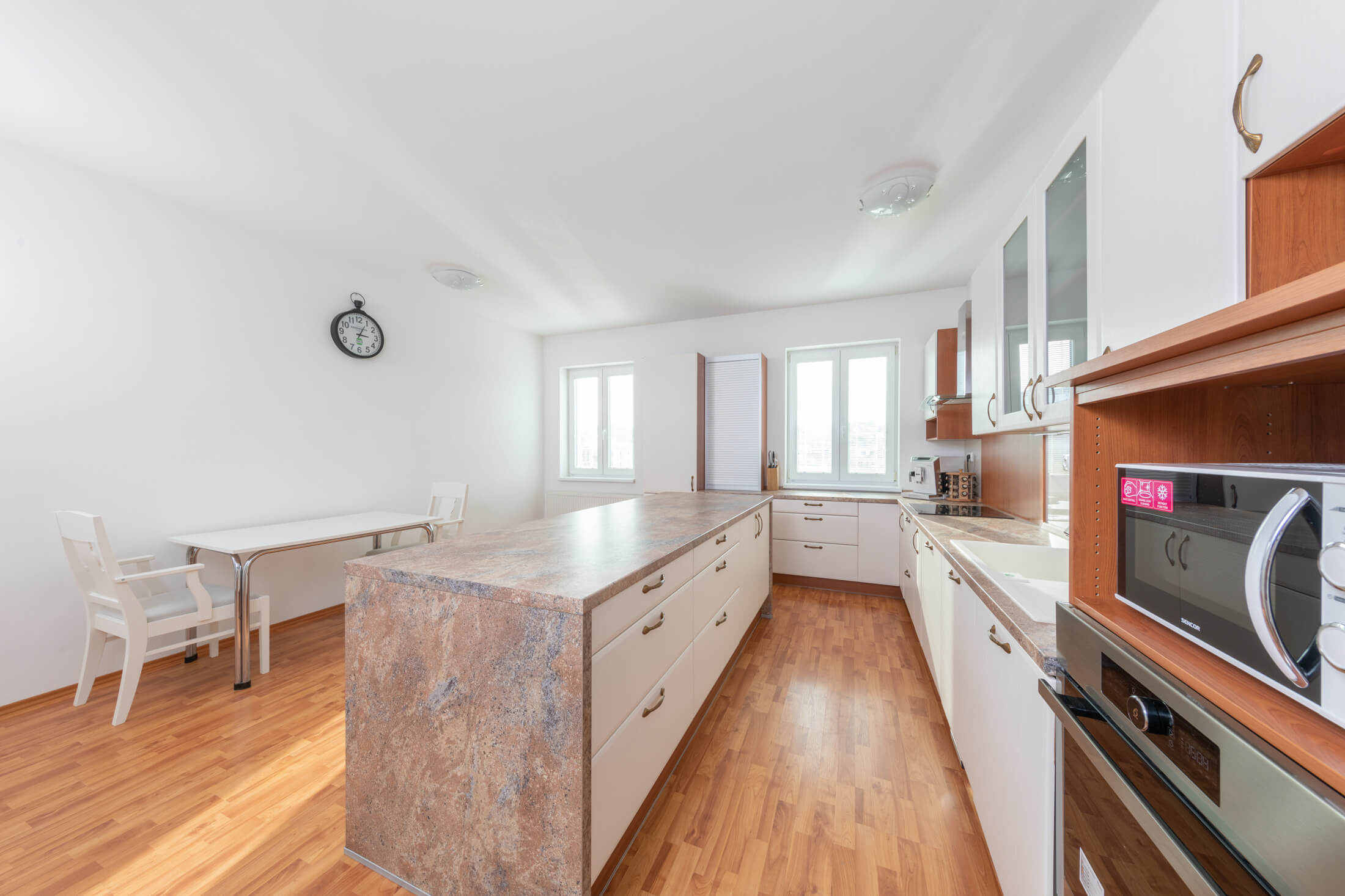 Predané: Exkluzívna novostavba na predaj, 3 izbový luxusný byt, Staré Mesto, Konventná, úžitková 146,18m2, najvyššie poschodie, výhľad na celú Bratislavu-33