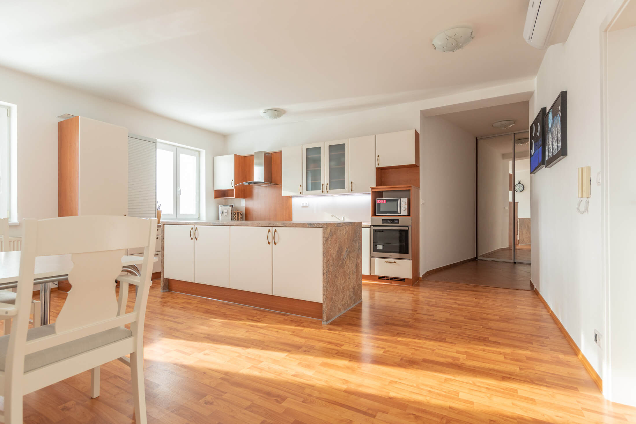 Predané: Exkluzívna novostavba na predaj, 3 izbový luxusný byt, Staré Mesto, Konventná, úžitková 146,18m2, najvyššie poschodie, výhľad na celú Bratislavu-31