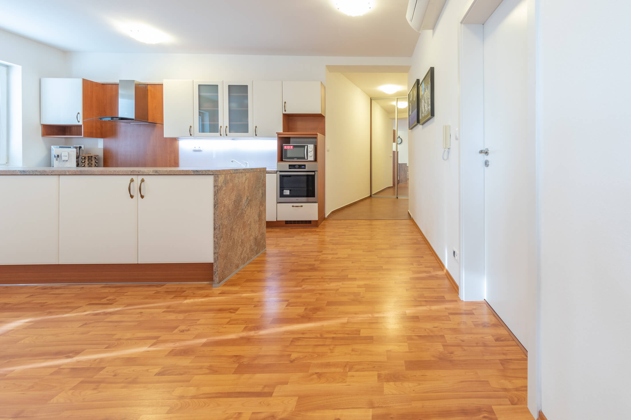 Predané: Exkluzívna novostavba na predaj, 3 izbový luxusný byt, Staré Mesto, Konventná, úžitková 146,18m2, najvyššie poschodie, výhľad na celú Bratislavu-29