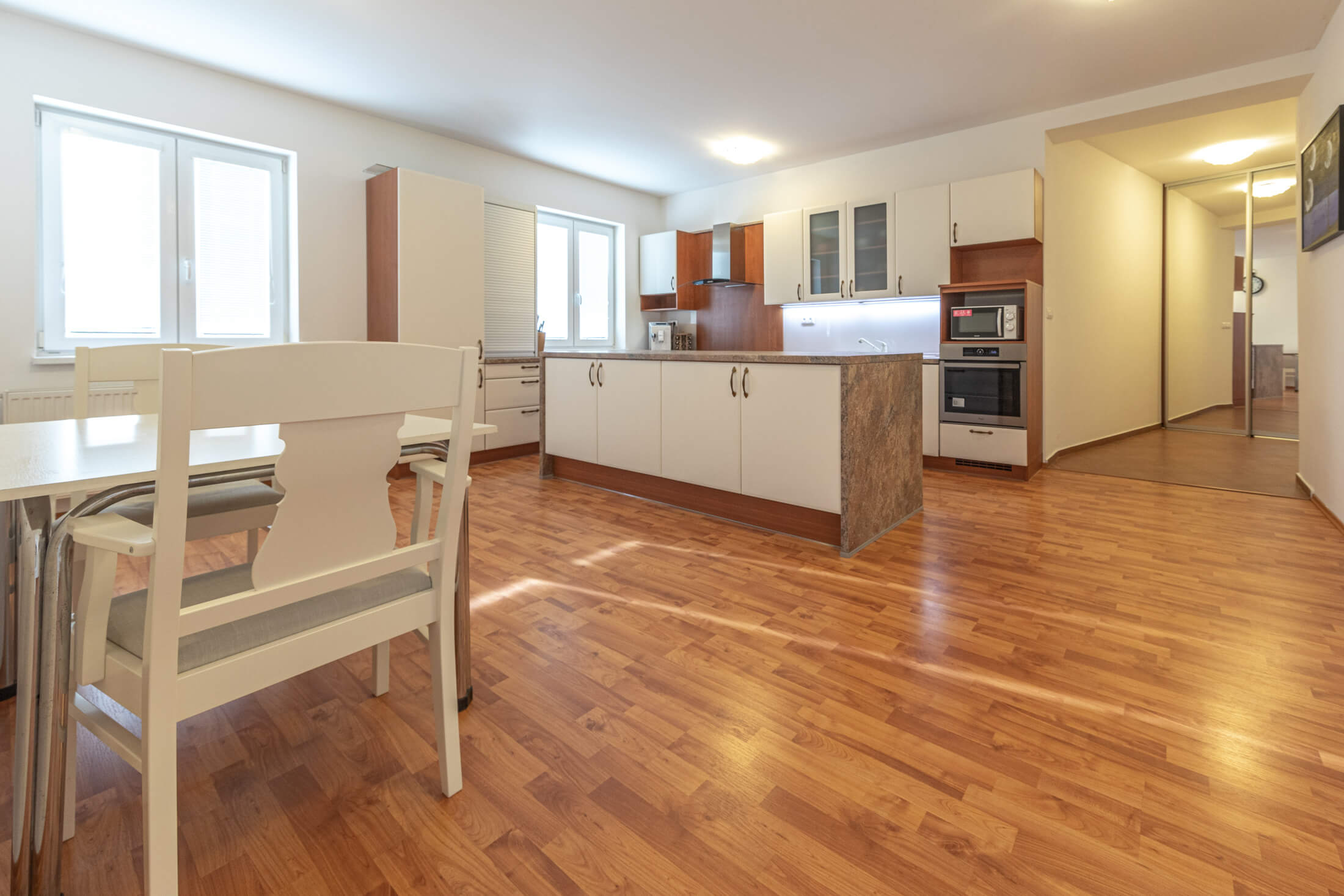 Predané: Exkluzívna novostavba na predaj, 3 izbový luxusný byt, Staré Mesto, Konventná, úžitková 146,18m2, najvyššie poschodie, výhľad na celú Bratislavu-4