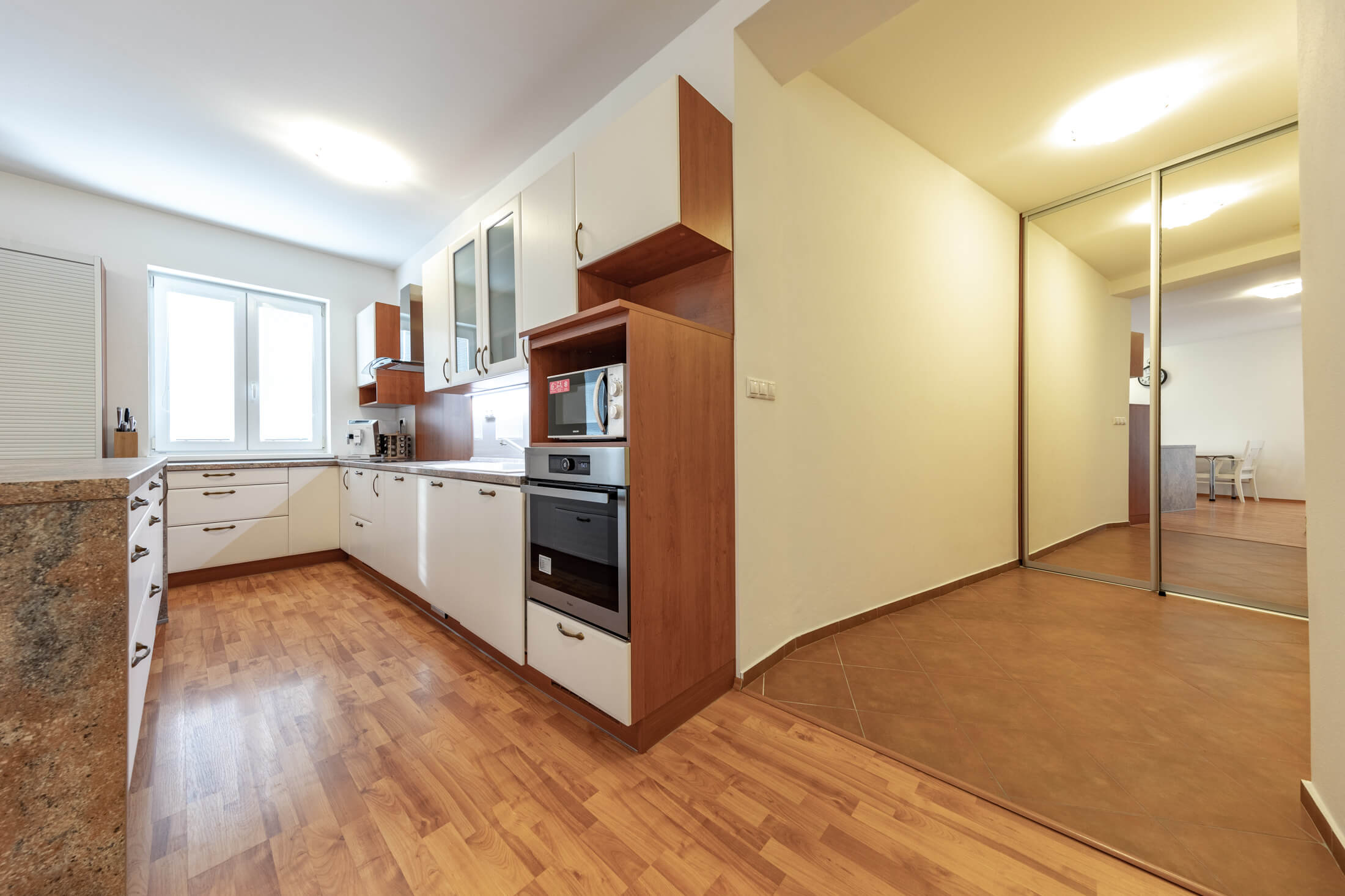 Predané: Exkluzívna novostavba na predaj, 3 izbový luxusný byt, Staré Mesto, Konventná, úžitková 146,18m2, najvyššie poschodie, výhľad na celú Bratislavu-27