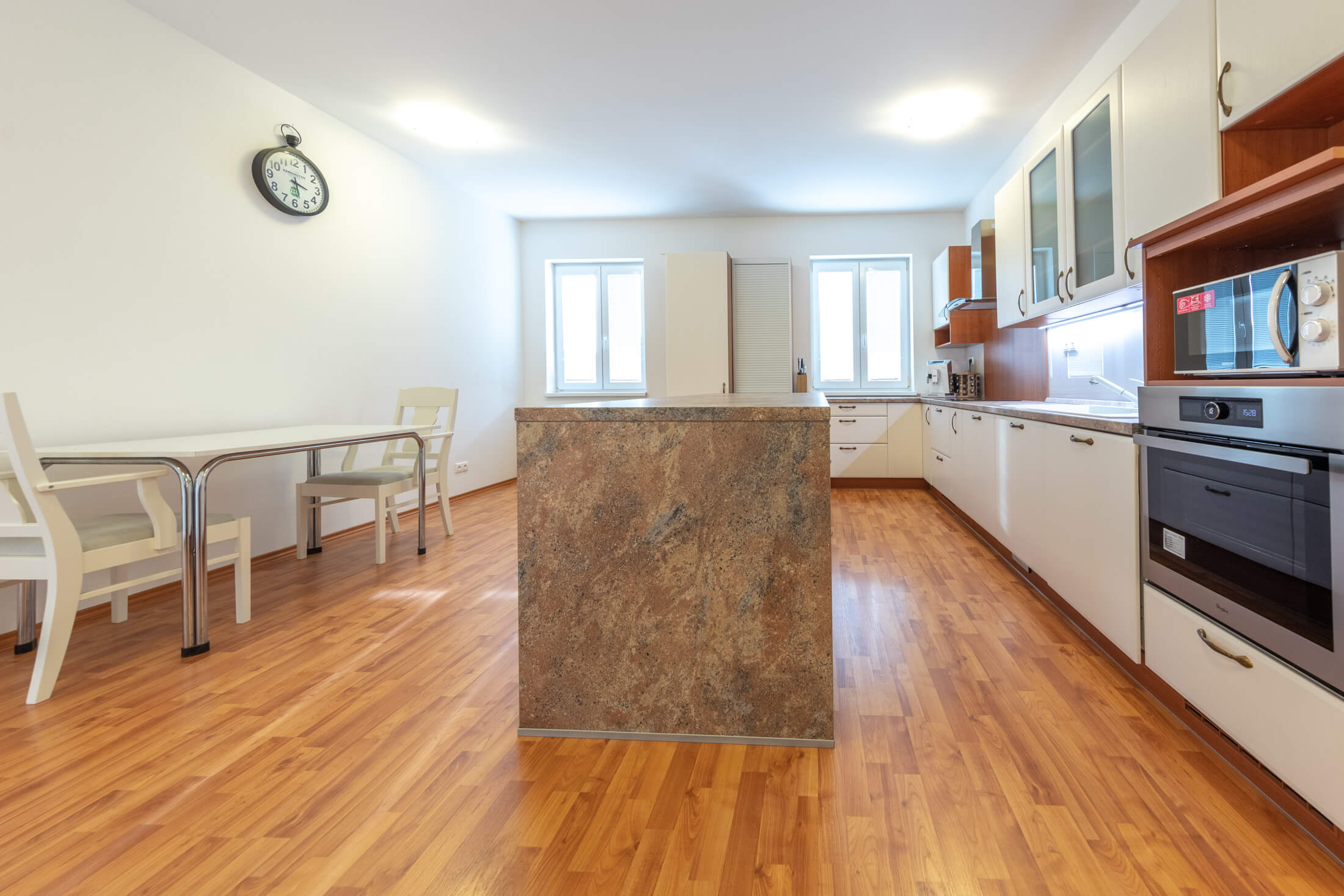 Predané: Exkluzívna novostavba na predaj, 3 izbový luxusný byt, Staré Mesto, Konventná, úžitková 146,18m2, najvyššie poschodie, výhľad na celú Bratislavu-26