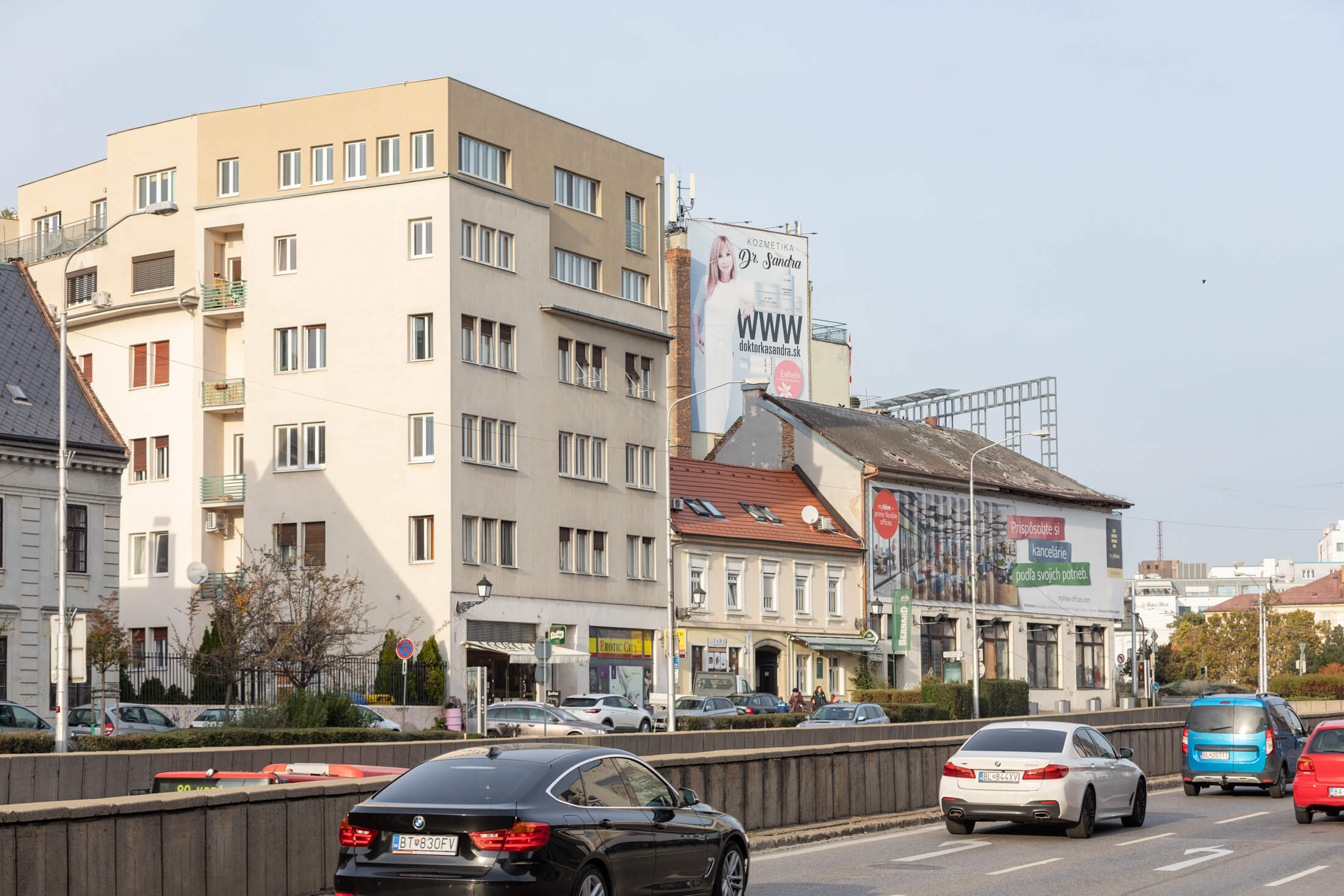 Predané: Exkluzívna novostavba na predaj, 3 izbový luxusný byt, Staré Mesto, Konventná, úžitková 146,18m2, najvyššie poschodie, výhľad na celú Bratislavu-12