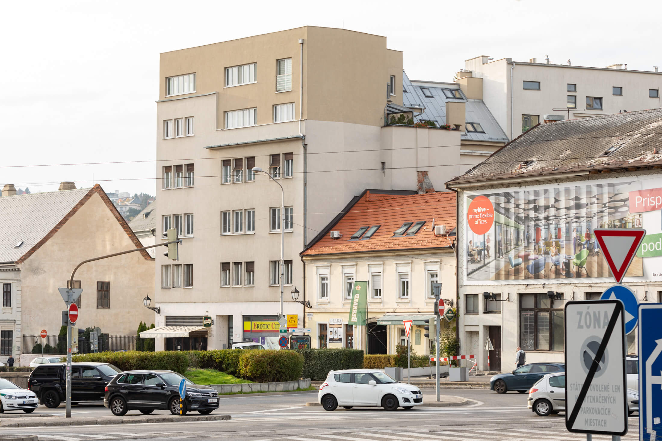 Predané: Exkluzívna novostavba na predaj, 3 izbový luxusný byt, Staré Mesto, Konventná, úžitková 146,18m2, najvyššie poschodie, výhľad na celú Bratislavu-11