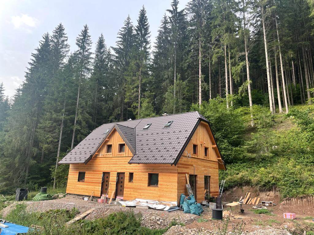 Predané: Chalupa, úžitková plocha 120m2, pozemok 225m2, 4 izby, Liptovské Revúce, pri Donovaloch-1