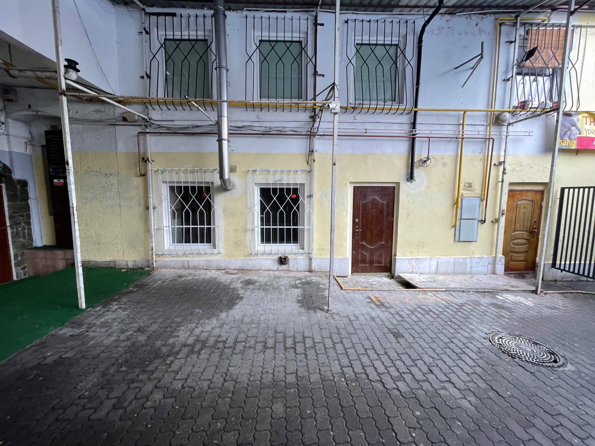 Prenajatý: Exkluzívne na prenájom priestor na fastfood – streetfood  v centre Bratislavy, obchodná 36, vedľa Picollo, Štartér, pri vietnamskom trhu-0