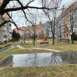 Prenajaté: Izby na prenájom v 3 izbovom byte, Karlovka, Kolísková 6 v Bratislave, 300€ izba, izba má 20m2 s  balkónom,-8