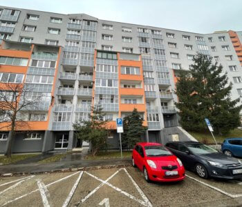 Prenajaté: Izby na prenájom v 3 izbovom byte, Karlovka, Kolísková 6 v Bratislave, 300€ izba, izba má 20m2 s  balkónom,-3