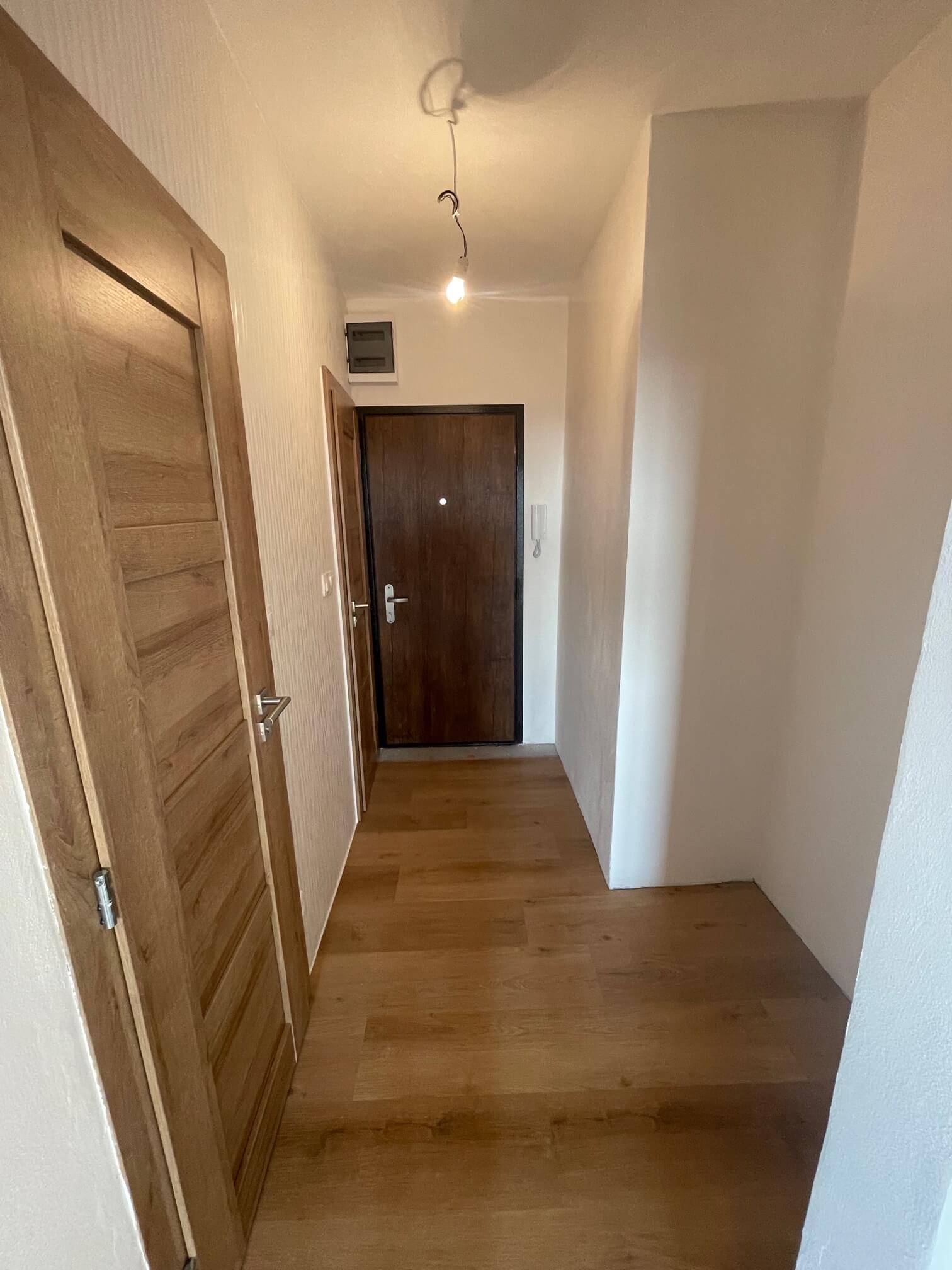 Predané: Na predaj 3 izbový slnečný byt, kompletná rekonštrukcia, Sadmelijská Rača, 66,40m2, loggia 6,43m2, 8 poschodie-23