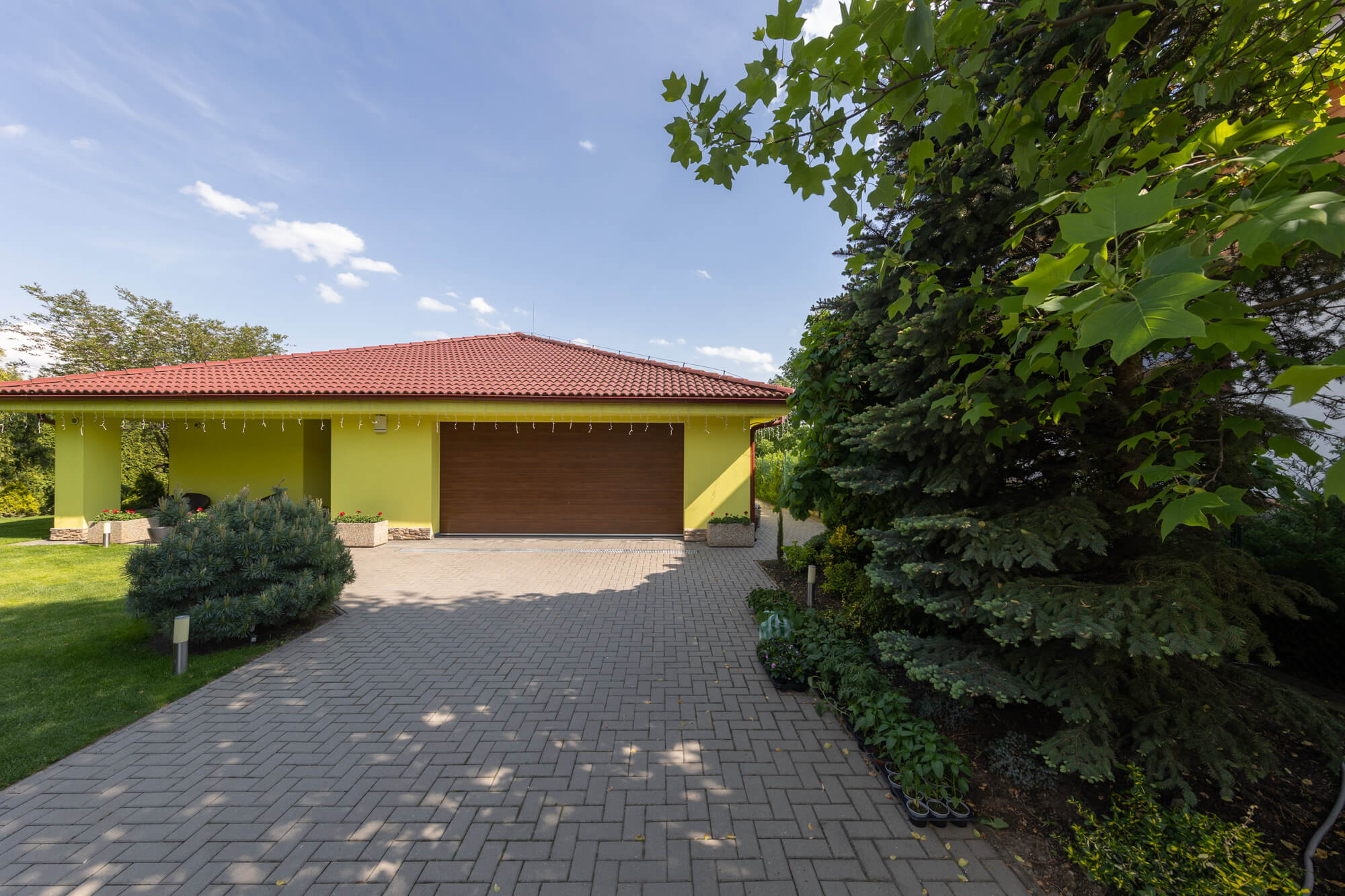Rodinný dom v obci Častá, 4 izbový, úžitková plocha 213,05m2, pozemok 1687m2, garáž-84