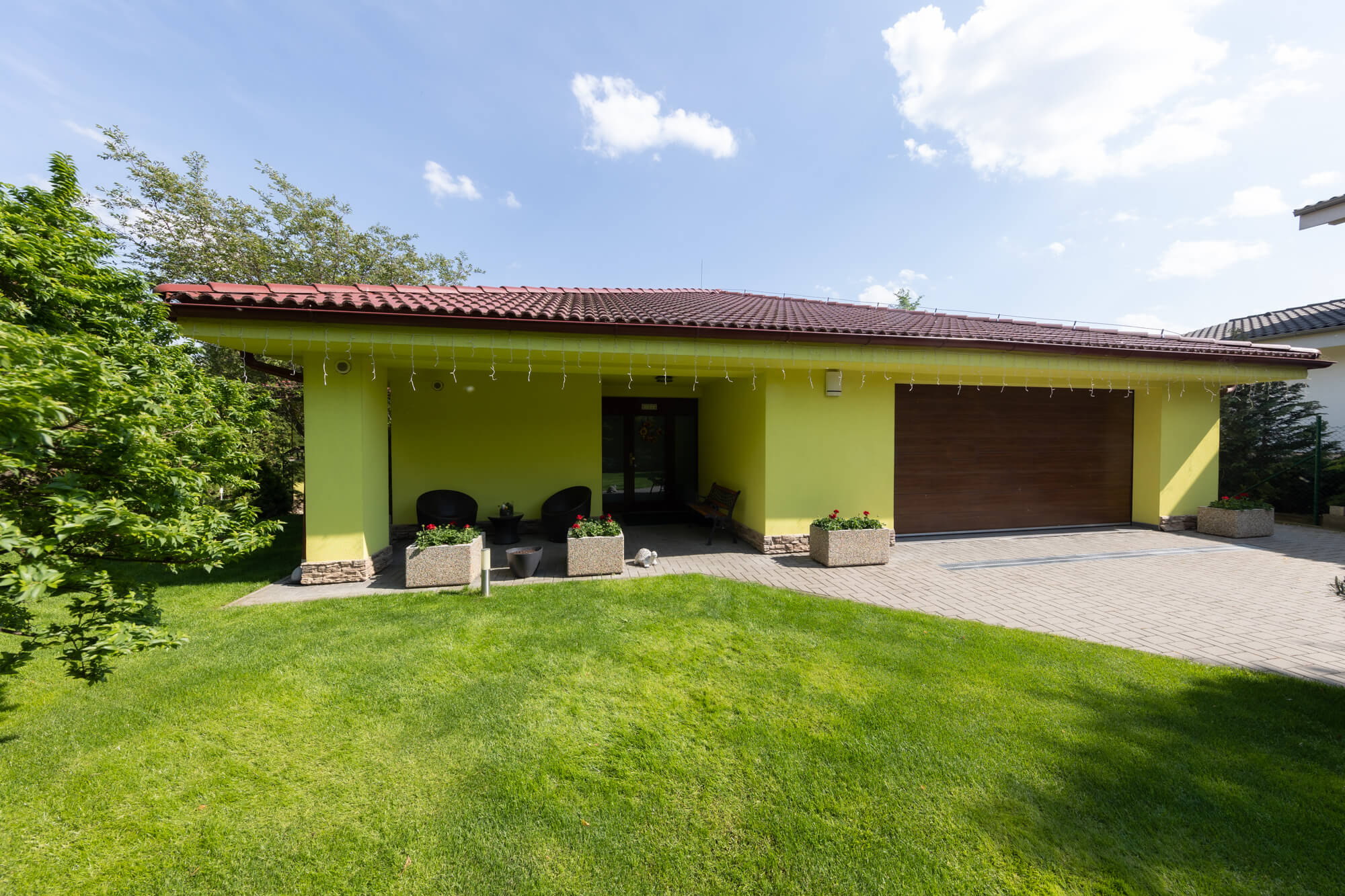 Rodinný dom v obci Častá, 4 izbový, úžitková plocha 213,05m2, pozemok 1687m2, garáž-81