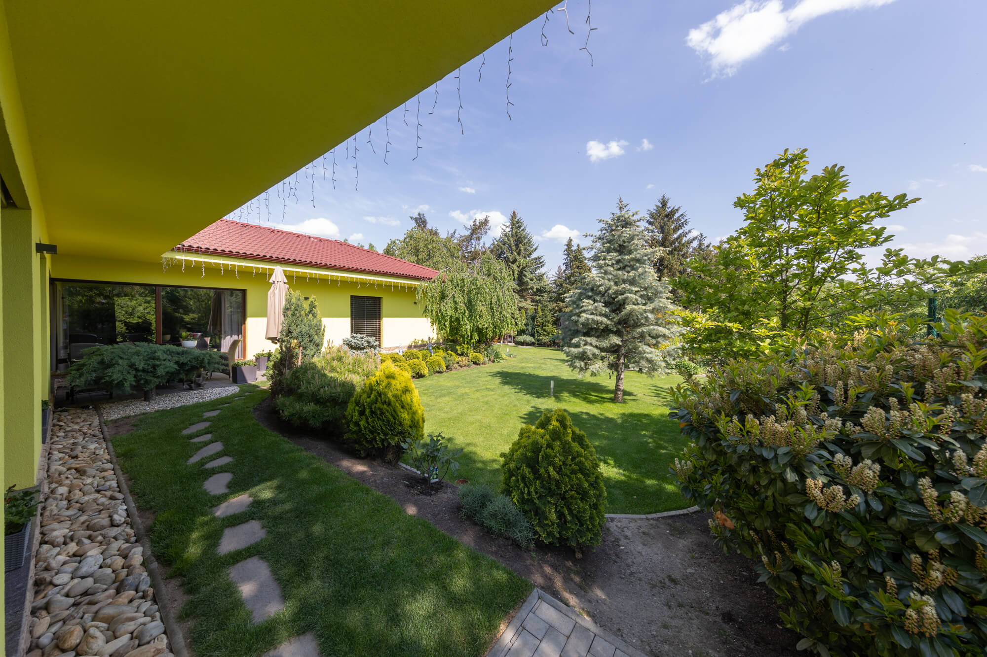 Rodinný dom v obci Častá, 4 izbový, úžitková plocha 213,05m2, pozemok 1687m2, garáž-80