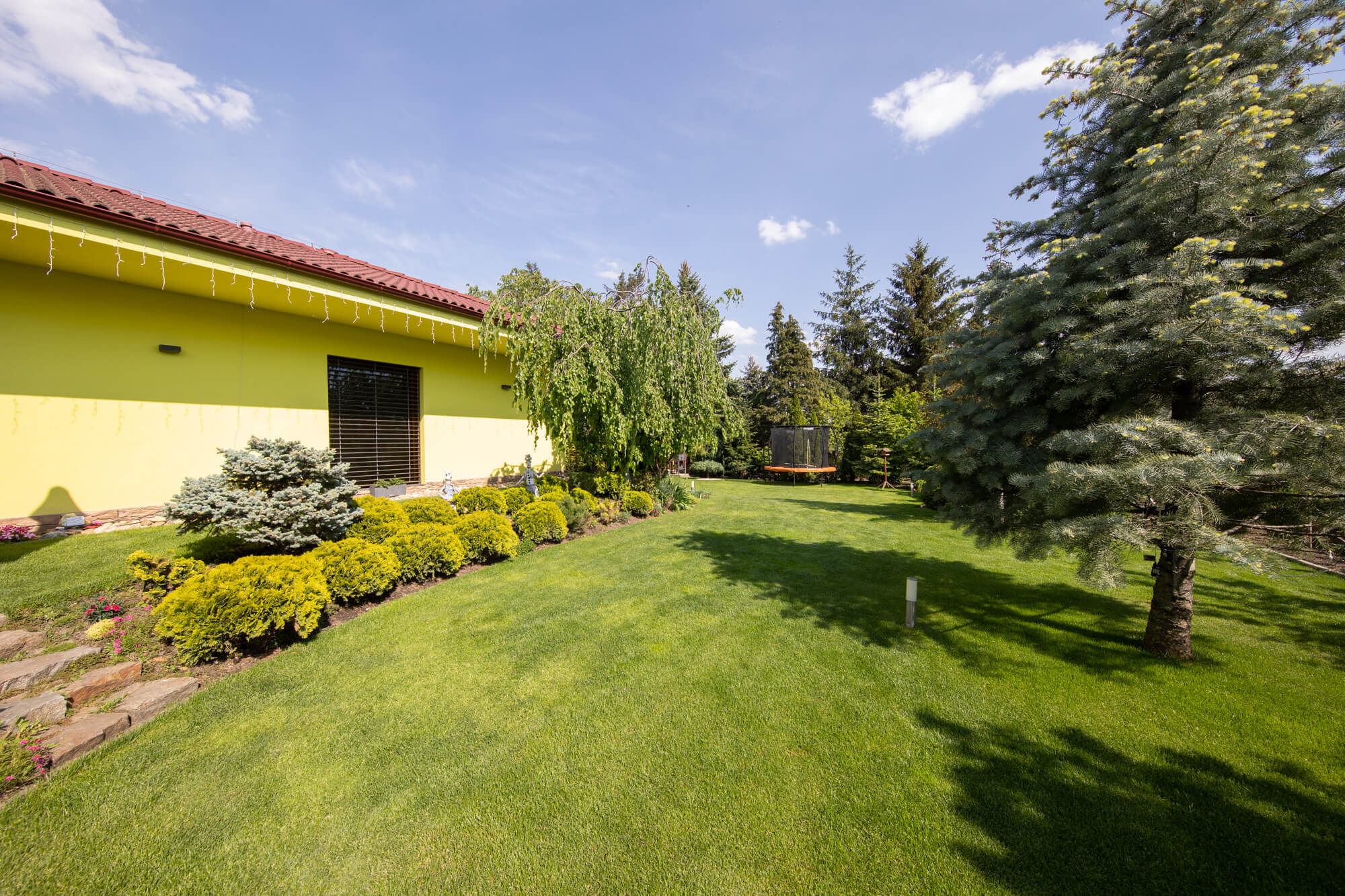 Rodinný dom v obci Častá, 4 izbový, úžitková plocha 213,05m2, pozemok 1687m2, garáž-78