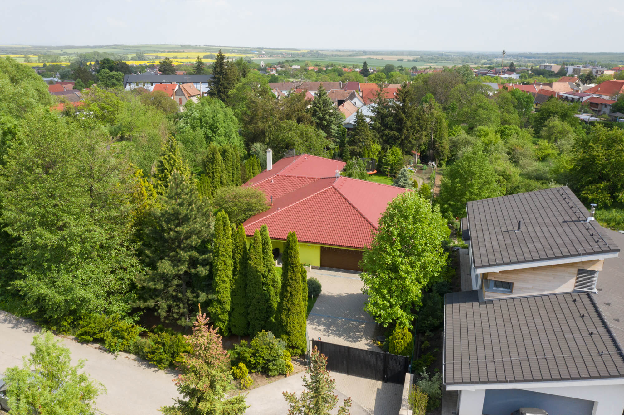 Rodinný dom v obci Častá, 4 izbový, úžitková plocha 213,05m2, pozemok 1687m2, garáž-18