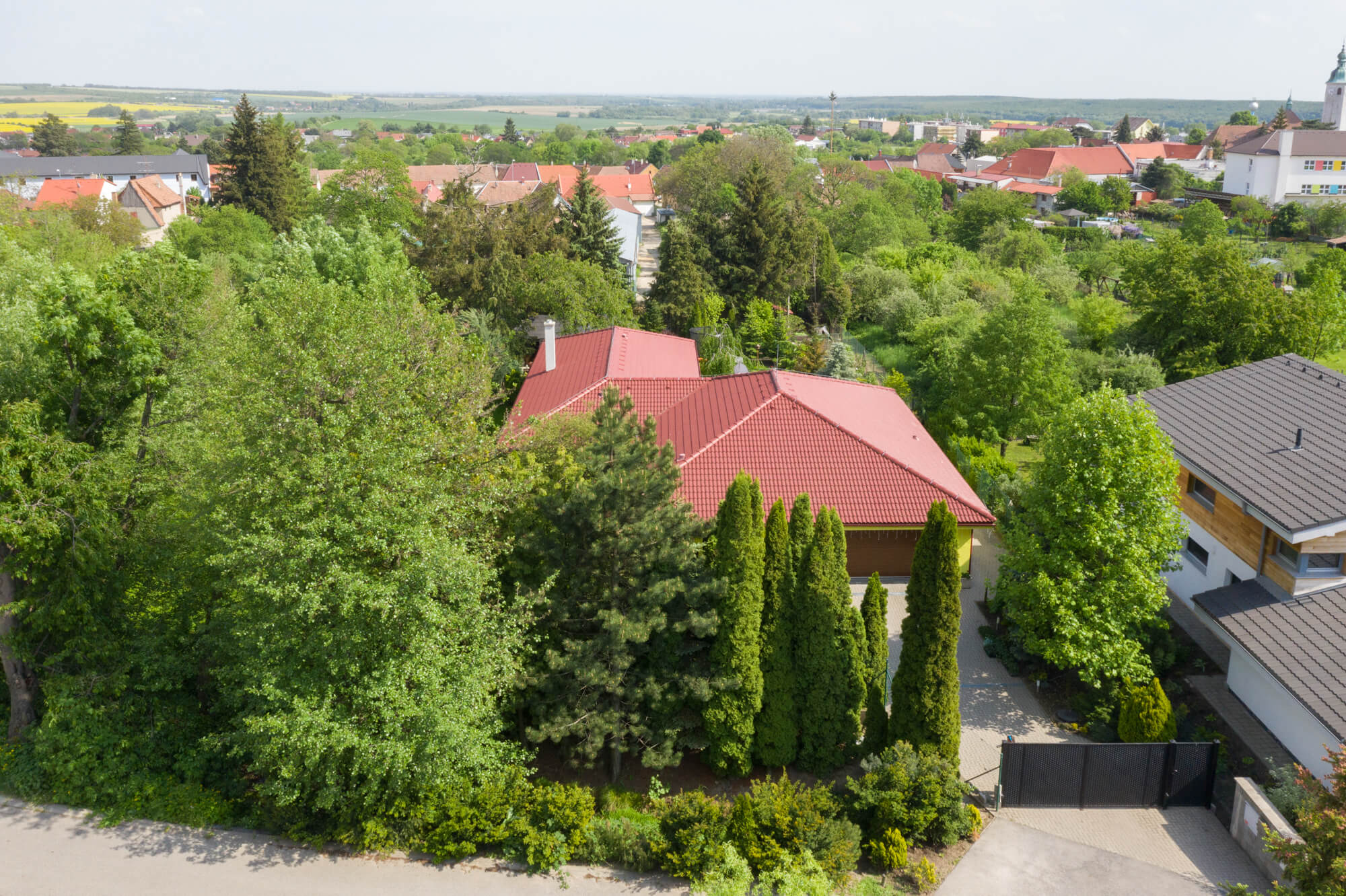 Rodinný dom v obci Častá, 4 izbový, úžitková plocha 213,05m2, pozemok 1687m2, garáž-20