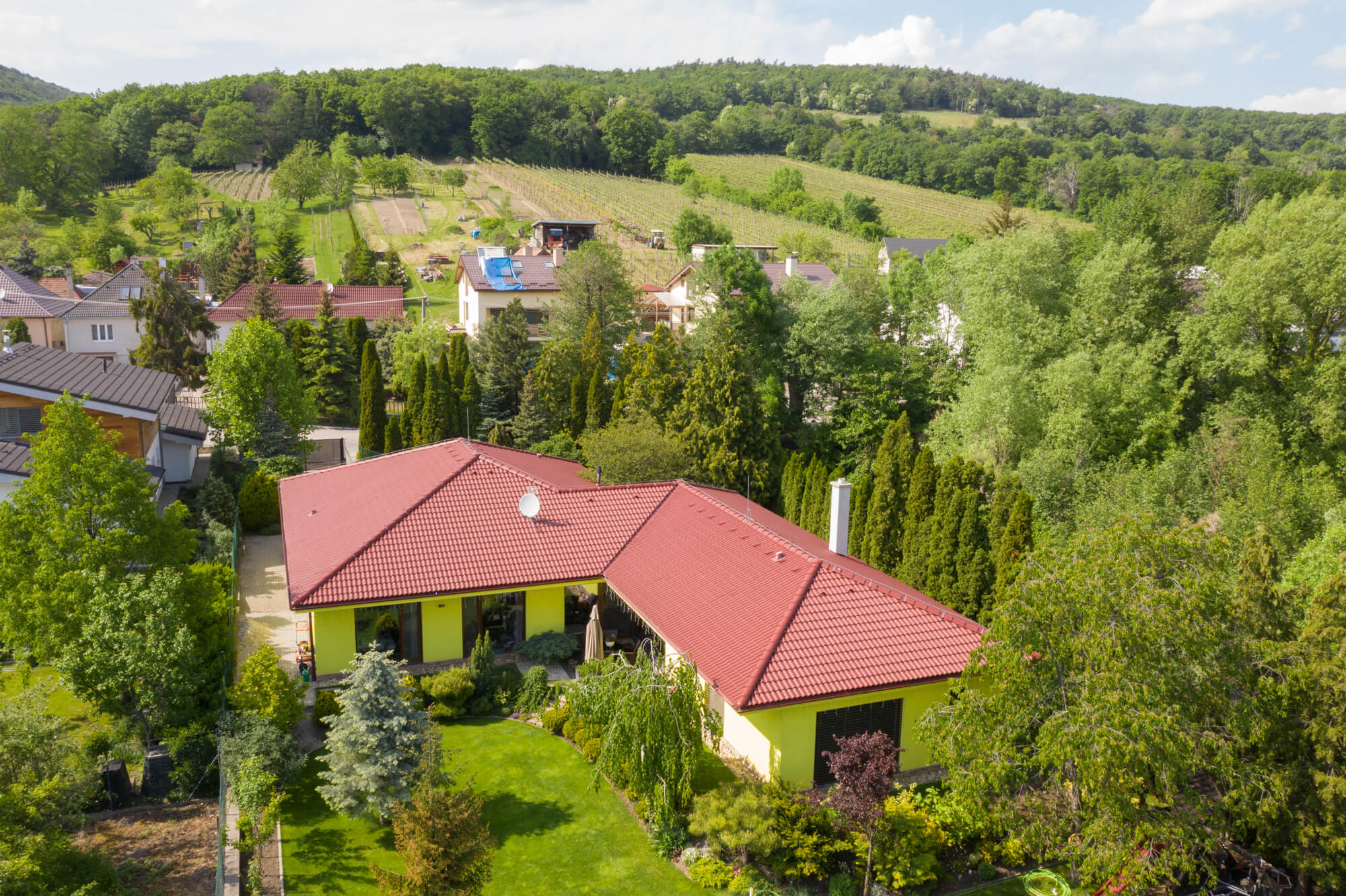 Rodinný dom v obci Častá, 4 izbový, úžitková plocha 213,05m2, pozemok 1687m2, garáž-13