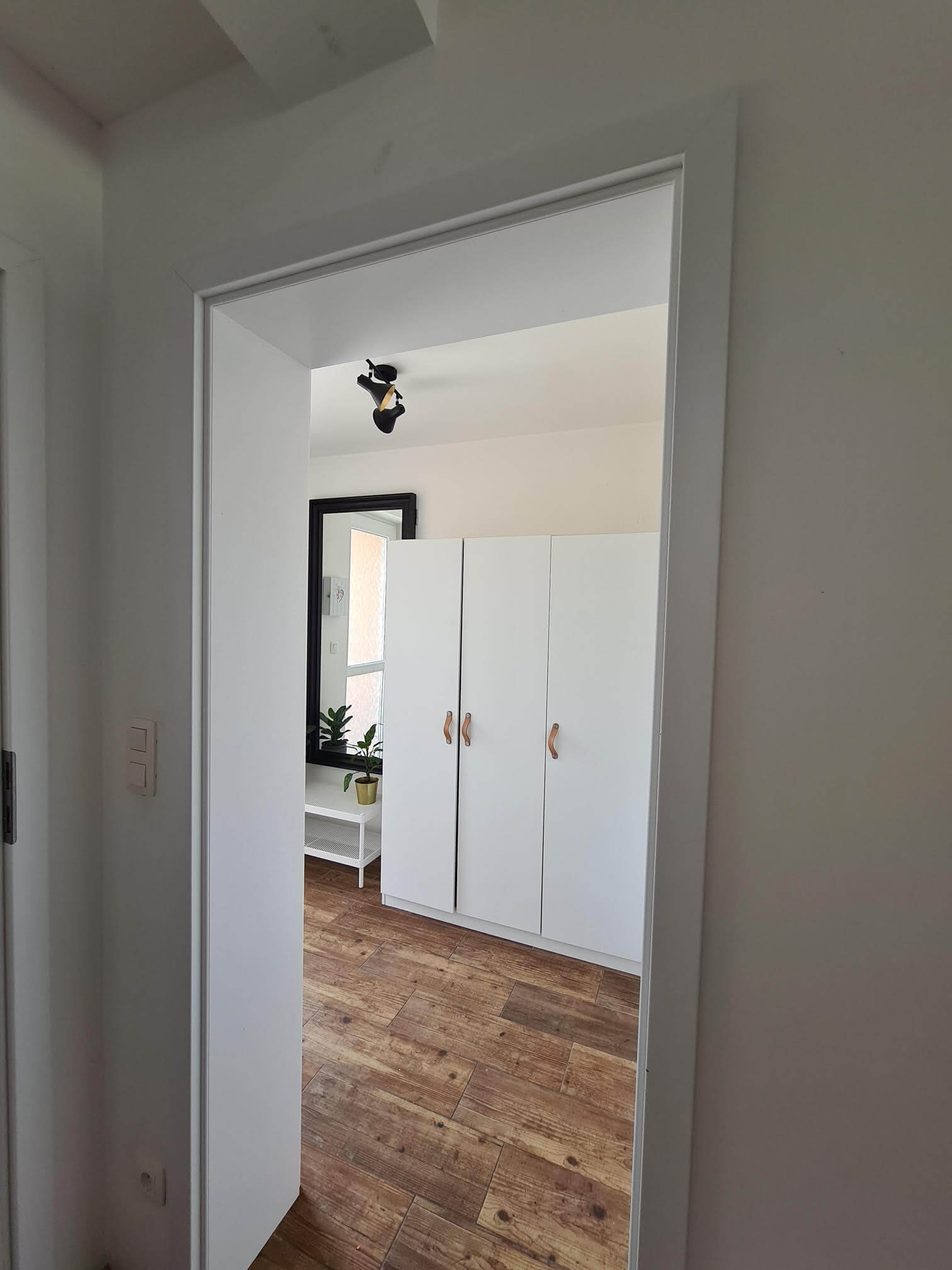 Predané: 4 izbový rodinný dom, Hrubá Borša, Okružná, priamo pri jazere, úžitková 99m2, vstup do jazera, 2x parkovanie-21