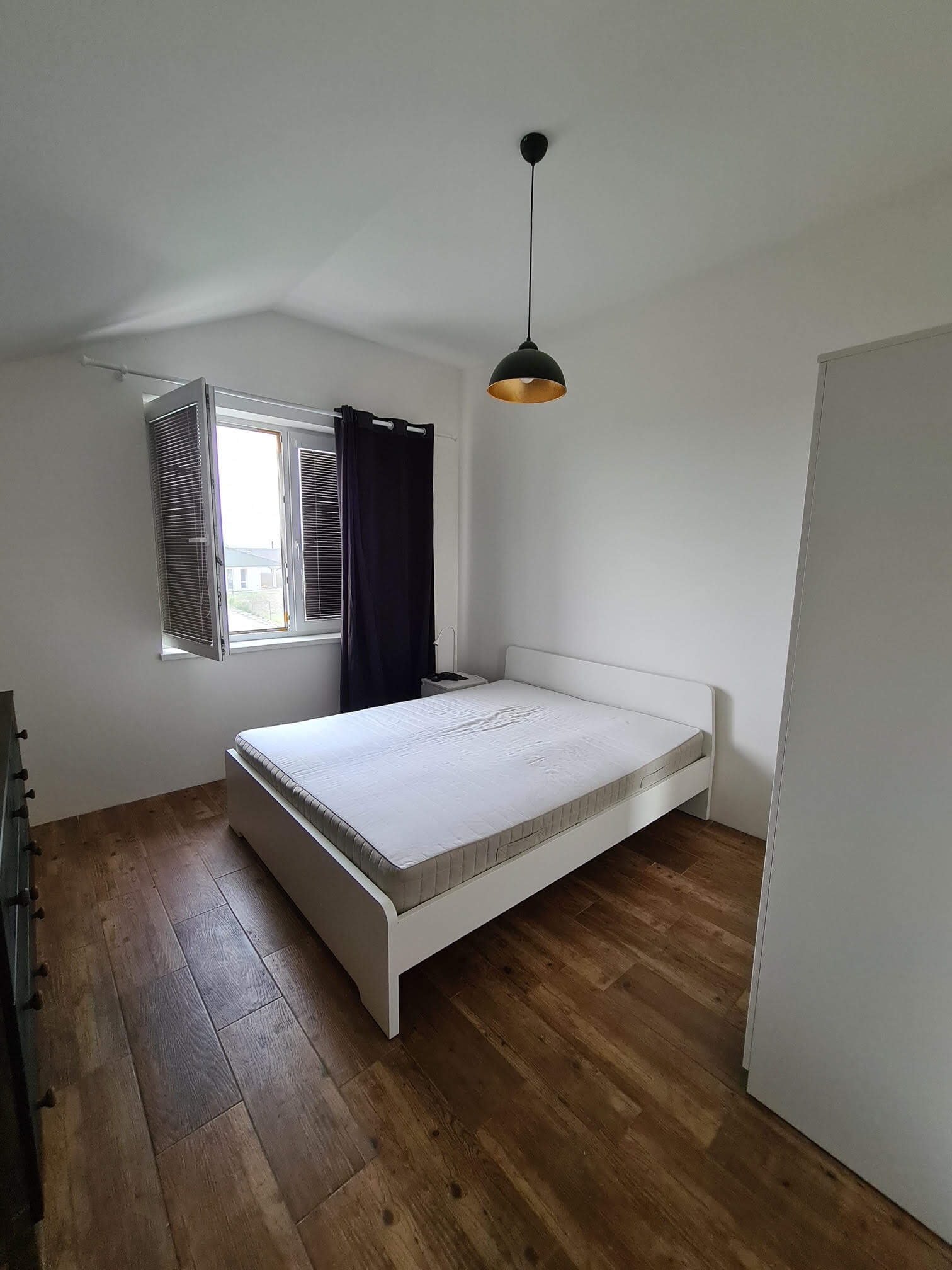 Predané: 4 izbový rodinný dom, Hrubá Borša, Okružná, priamo pri jazere, úžitková 99m2, vstup do jazera, 2x parkovanie-14