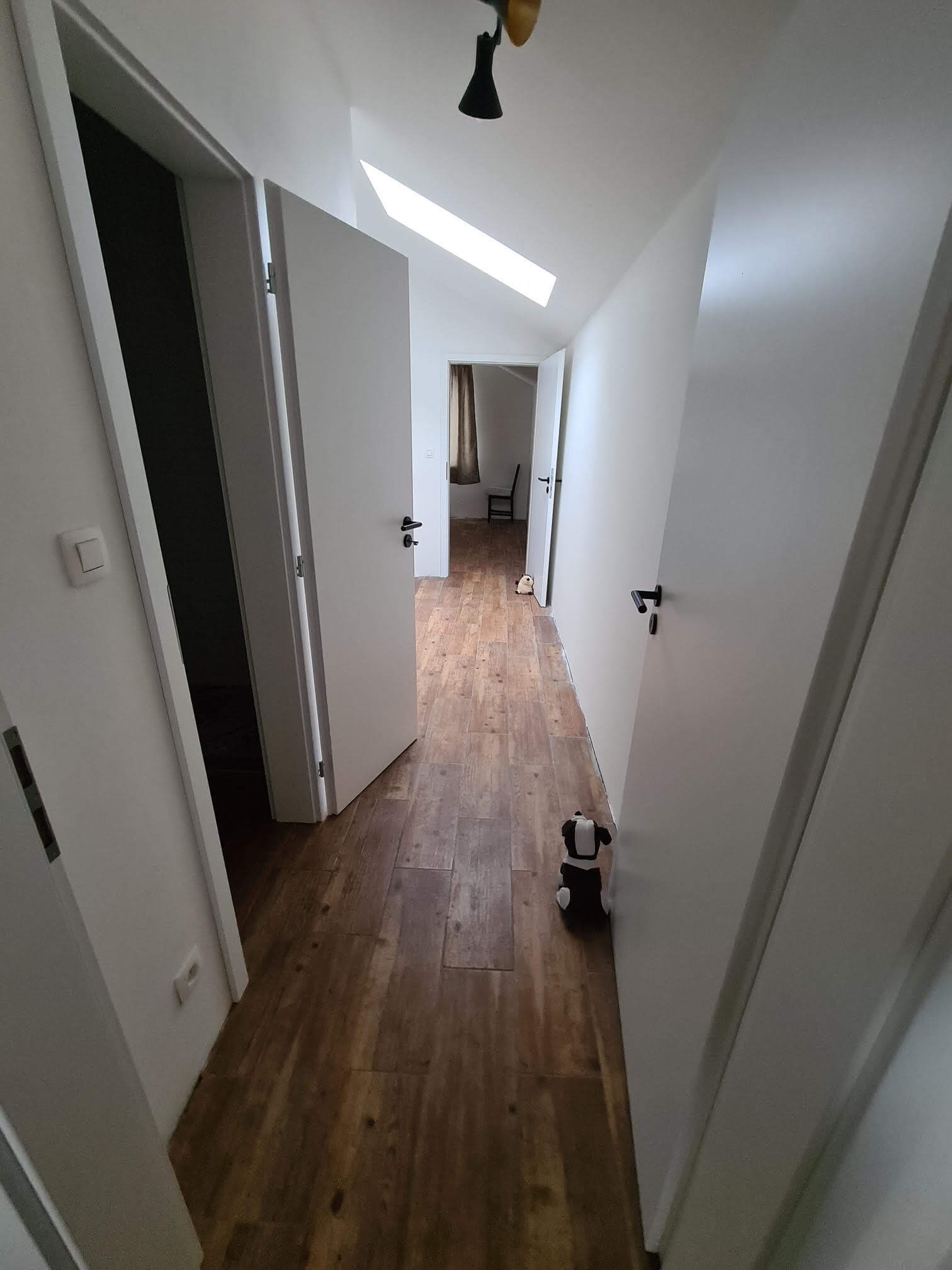 Predané: 4 izbový rodinný dom, Hrubá Borša, Okružná, priamo pri jazere, úžitková 99m2, vstup do jazera, 2x parkovanie-13