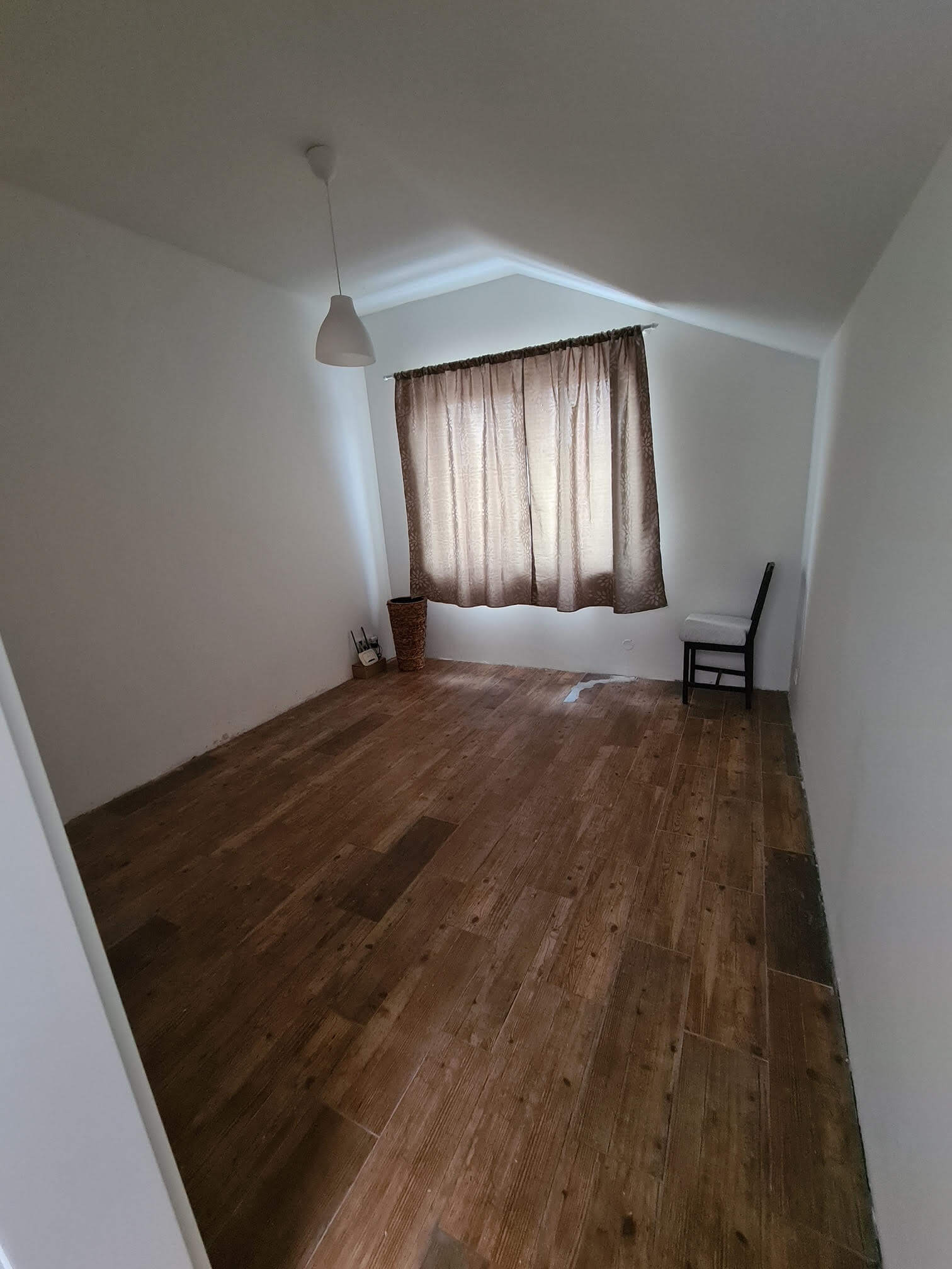 Predané: 4 izbový rodinný dom, Hrubá Borša, Okružná, priamo pri jazere, úžitková 99m2, vstup do jazera, 2x parkovanie-12