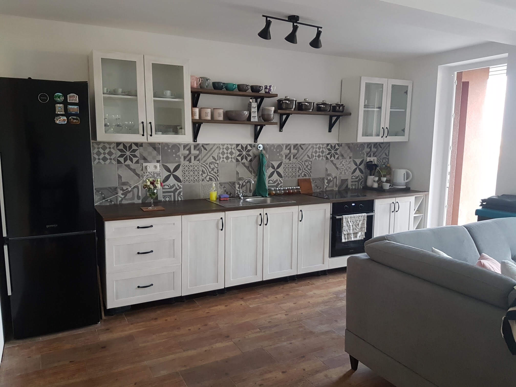 Predané: 4 izbový rodinný dom, Hrubá Borša, Okružná, priamo pri jazere, úžitková 99m2, vstup do jazera, 2x parkovanie-3