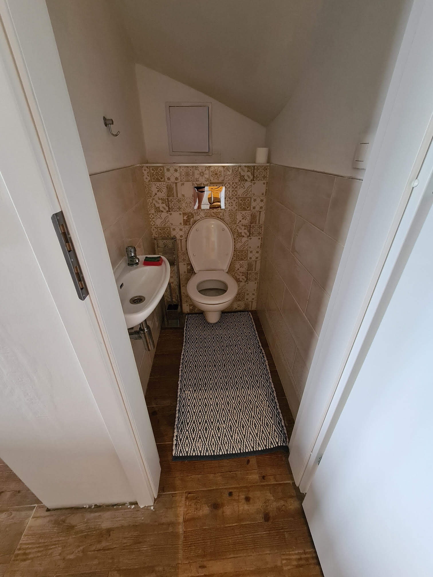 Predané: 4 izbový rodinný dom, Hrubá Borša, Okružná, priamo pri jazere, úžitková 99m2, vstup do jazera, 2x parkovanie-19
