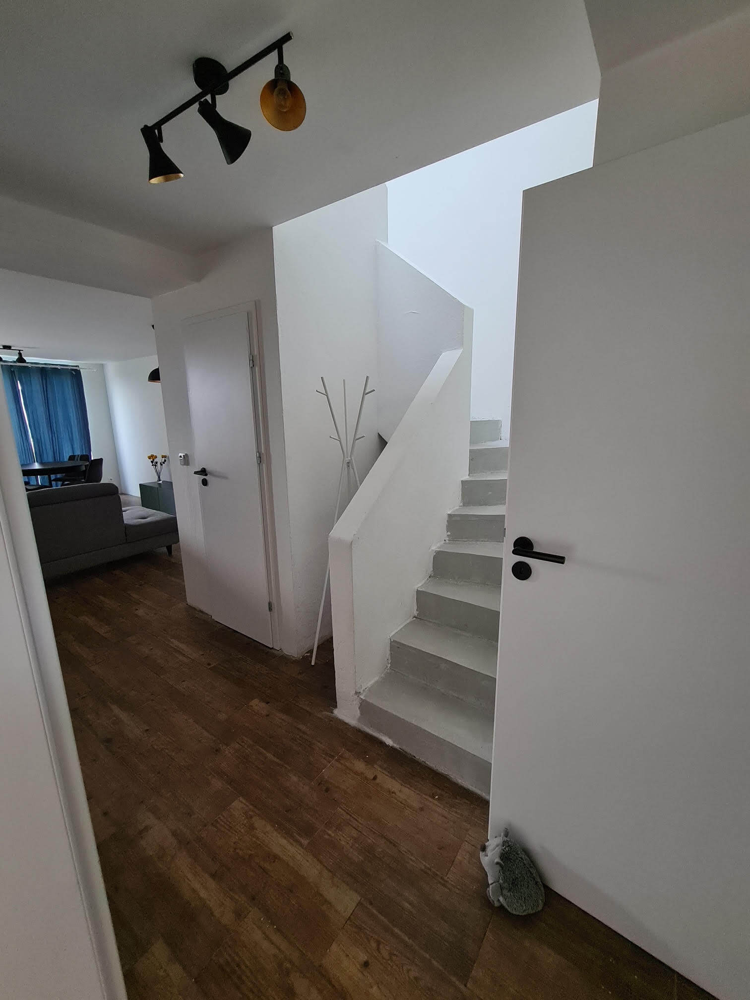 Predané: 4 izbový rodinný dom, Hrubá Borša, Okružná, priamo pri jazere, úžitková 99m2, vstup do jazera, 2x parkovanie-15