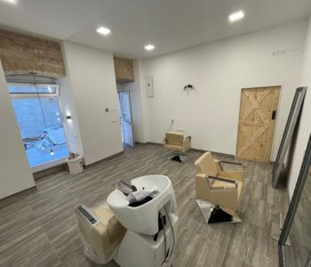 Prenajatý: Priestor na kaderníctvo, barberstvo, 22m2, zariadené kompletne, kompletná rekonštrukcia, obchodná ulica v Bratislave, parkovanie-0