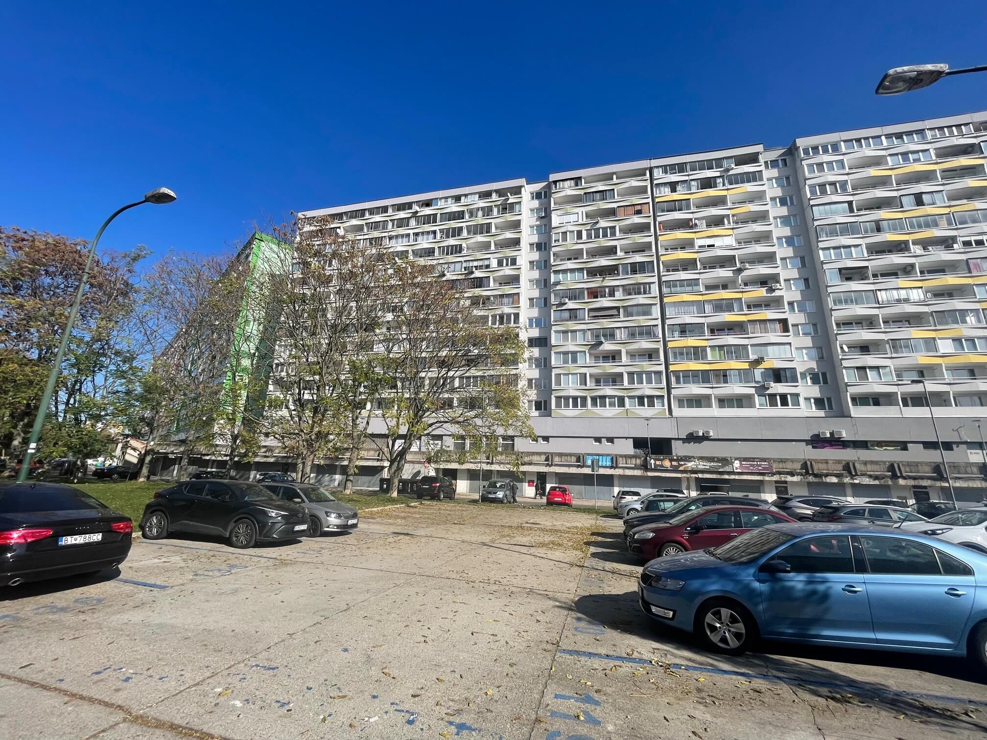 Predané: Na predaj 3 izbový byt, úžitková 68,50m2, Znievska 13, 9 nadzemné podlažie, v Petržalke oproti Draždiaku-0