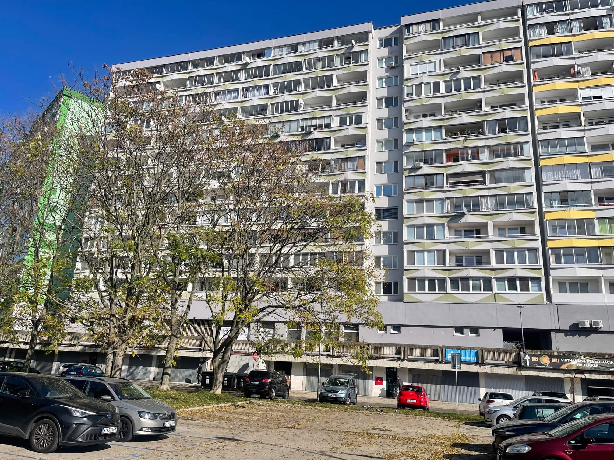 Predané: Na predaj 3 izbový byt, úžitková 68,50m2, Znievska 13, 9 nadzemné podlažie, v Petržalke oproti Draždiaku-26