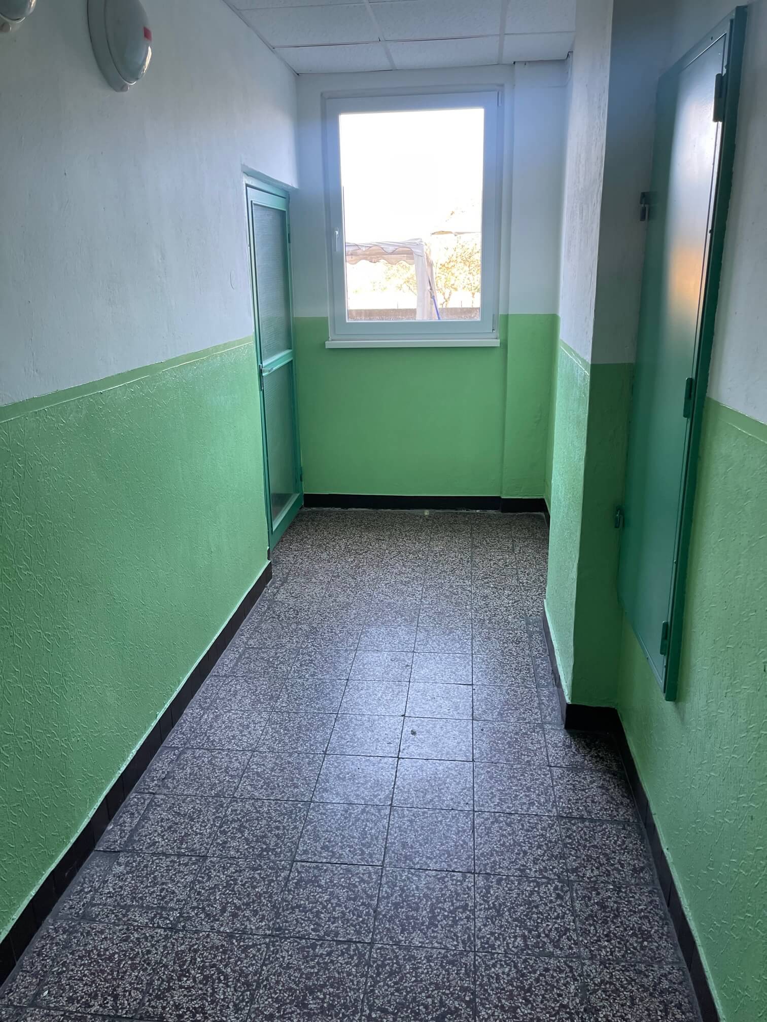 Predané: Na predaj 3 izbový byt, úžitková 68,50m2, Znievska 13, 9 nadzemné podlažie, v Petržalke oproti Draždiaku-24