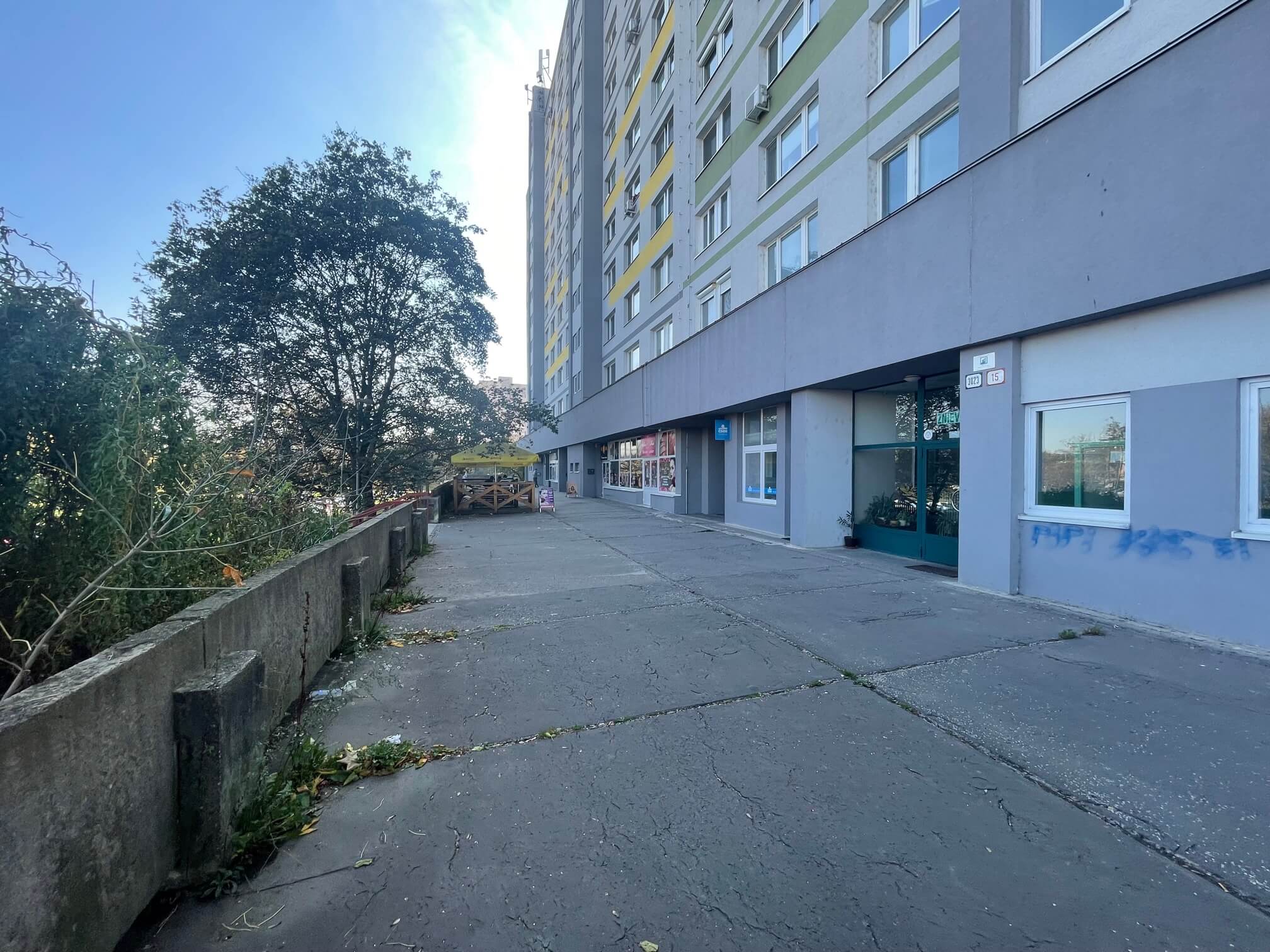 Predané: Na predaj 3 izbový byt, úžitková 68,50m2, Znievska 13, 9 nadzemné podlažie, v Petržalke oproti Draždiaku-28