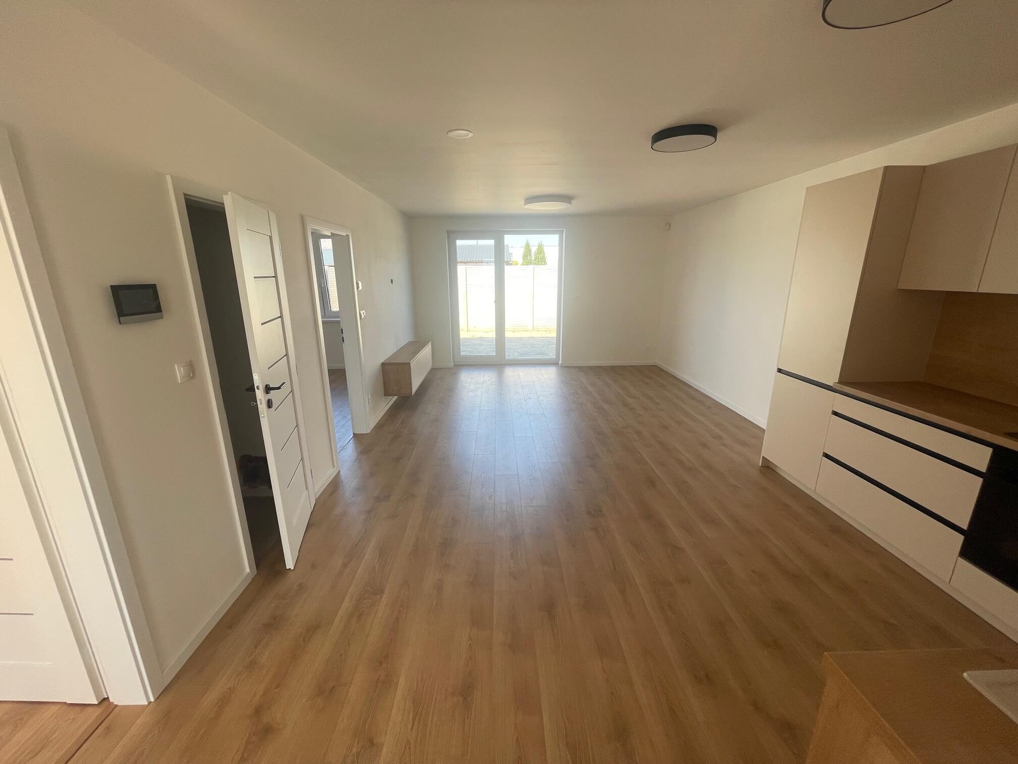 Predané: Na predaj novostavba posledné 4 trojizbové byty z trojdomov, úžitková 71,17m2, pozemok 177m2, v Kostolišti  s možnosťou dokončenia do štandardu-3