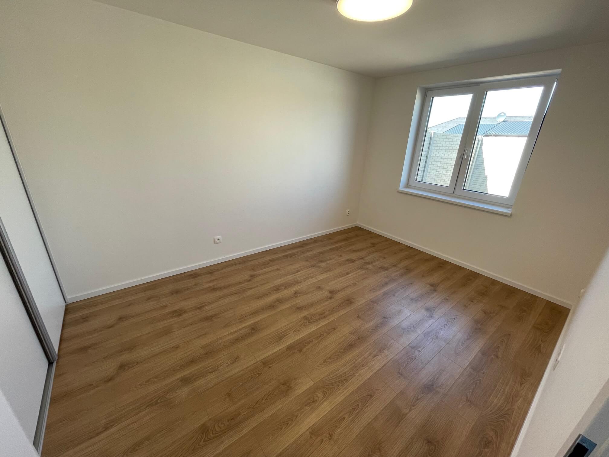 Predané: Na predaj novostavba posledné 4 trojizbové byty z trojdomov, úžitková 71,17m2, pozemok 177m2, v Kostolišti  s možnosťou dokončenia do štandardu-21