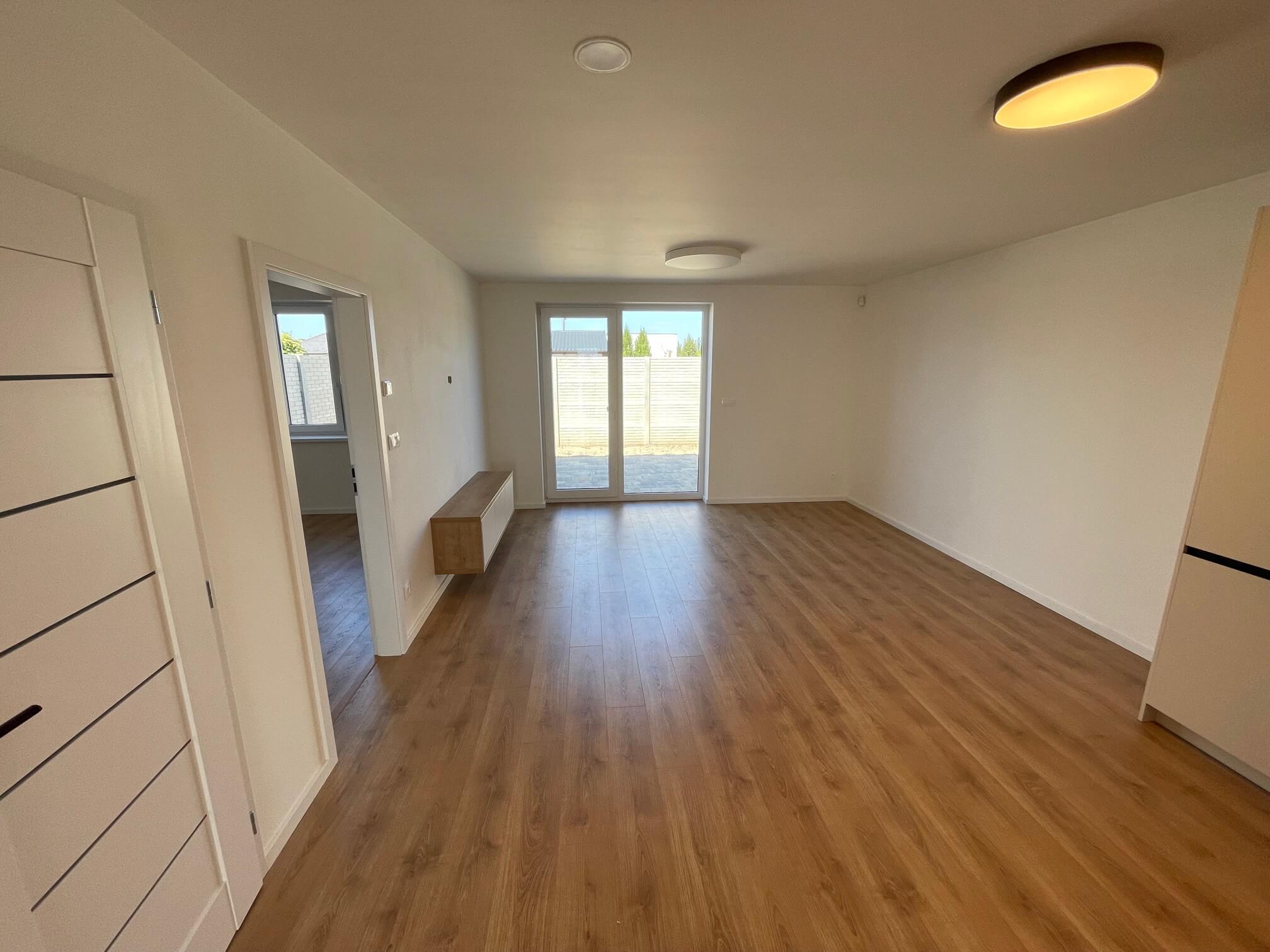 Predané: Na predaj novostavba posledné 4 trojizbové byty z trojdomov, úžitková 71,17m2, pozemok 177m2, v Kostolišti  s možnosťou dokončenia do štandardu-15