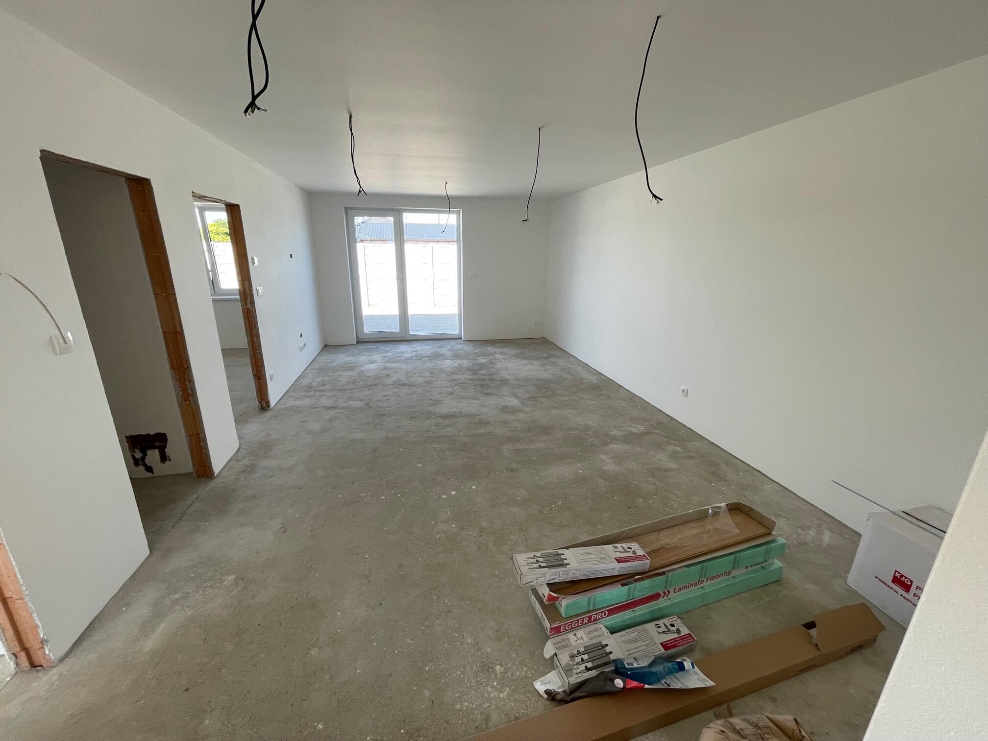 Predané: Na predaj novostavba posledné 4 trojizbové byty z trojdomov, úžitková 71,17m2, pozemok 177m2, v Kostolišti  s možnosťou dokončenia do štandardu-36