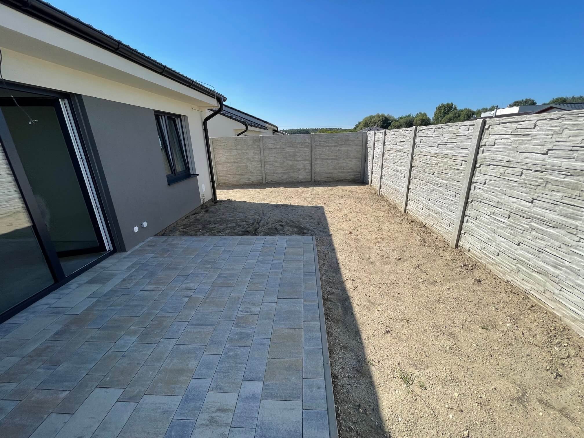 Predané: Na predaj novostavba posledné 4 trojizbové byty z trojdomov, úžitková 71,17m2, pozemok 177m2, v Kostolišti  s možnosťou dokončenia do štandardu-12