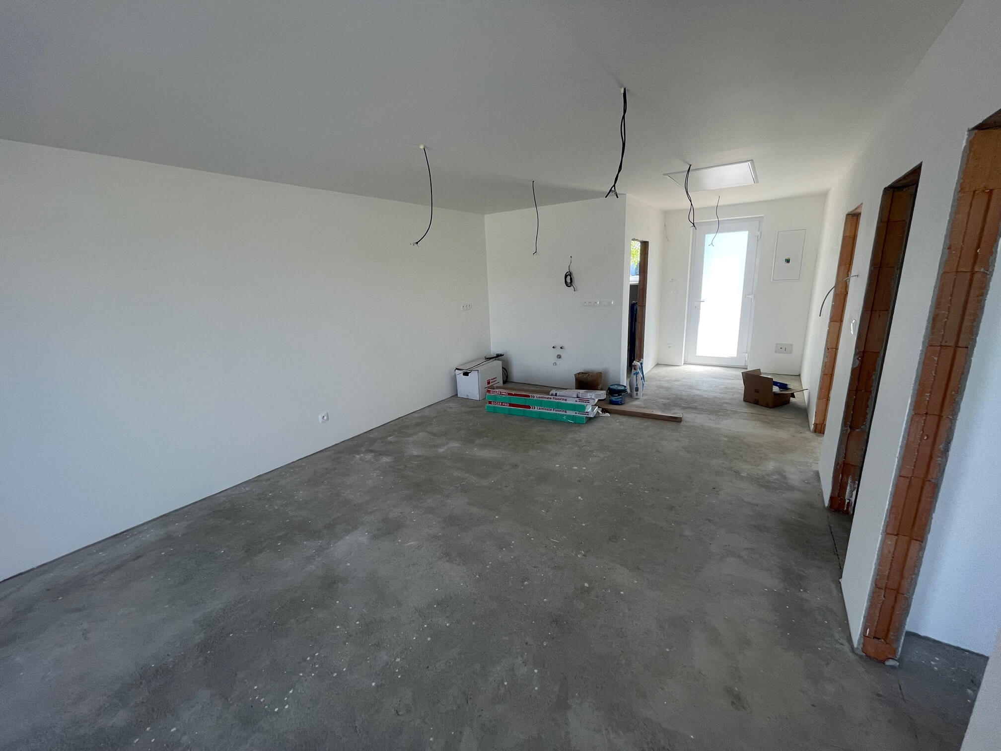 Predané: Na predaj novostavba posledné 4 trojizbové byty z trojdomov, úžitková 71,17m2, pozemok 177m2, v Kostolišti  s možnosťou dokončenia do štandardu-30