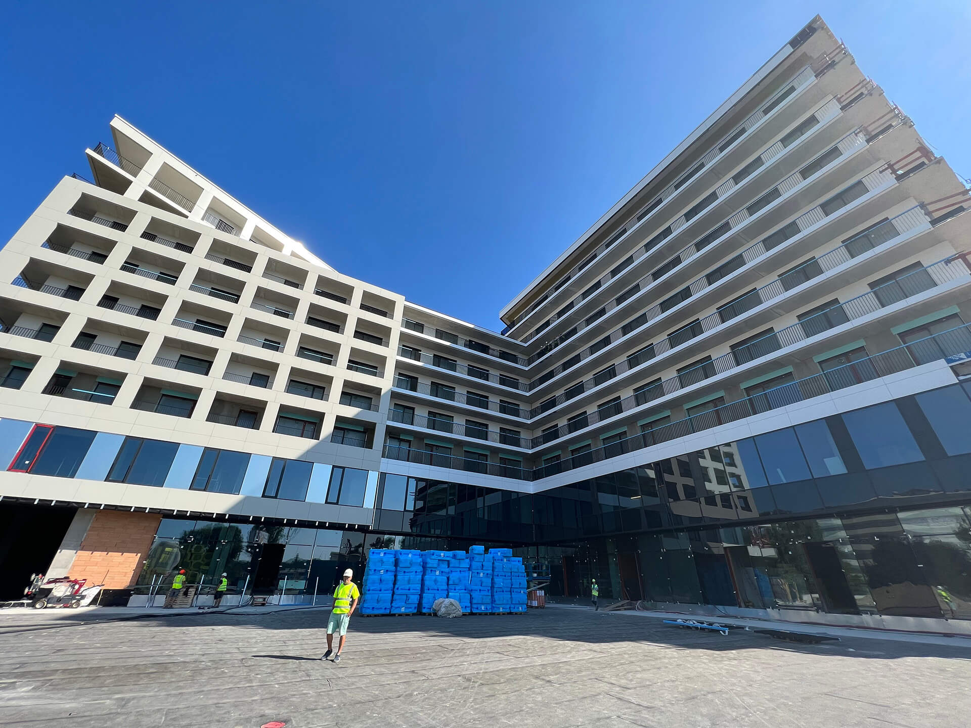 Predané: Na predaj tri 1 izbové byty v projekte Prístavná 1, Bratislava, úžitková plocha 41m2, balkón 6,6m2-4