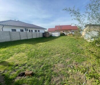 STAVEBNÝ POZEMOK NA VÝSTAVBU RD , VŠETKY SIETE, JAKUBOV 677M2-2