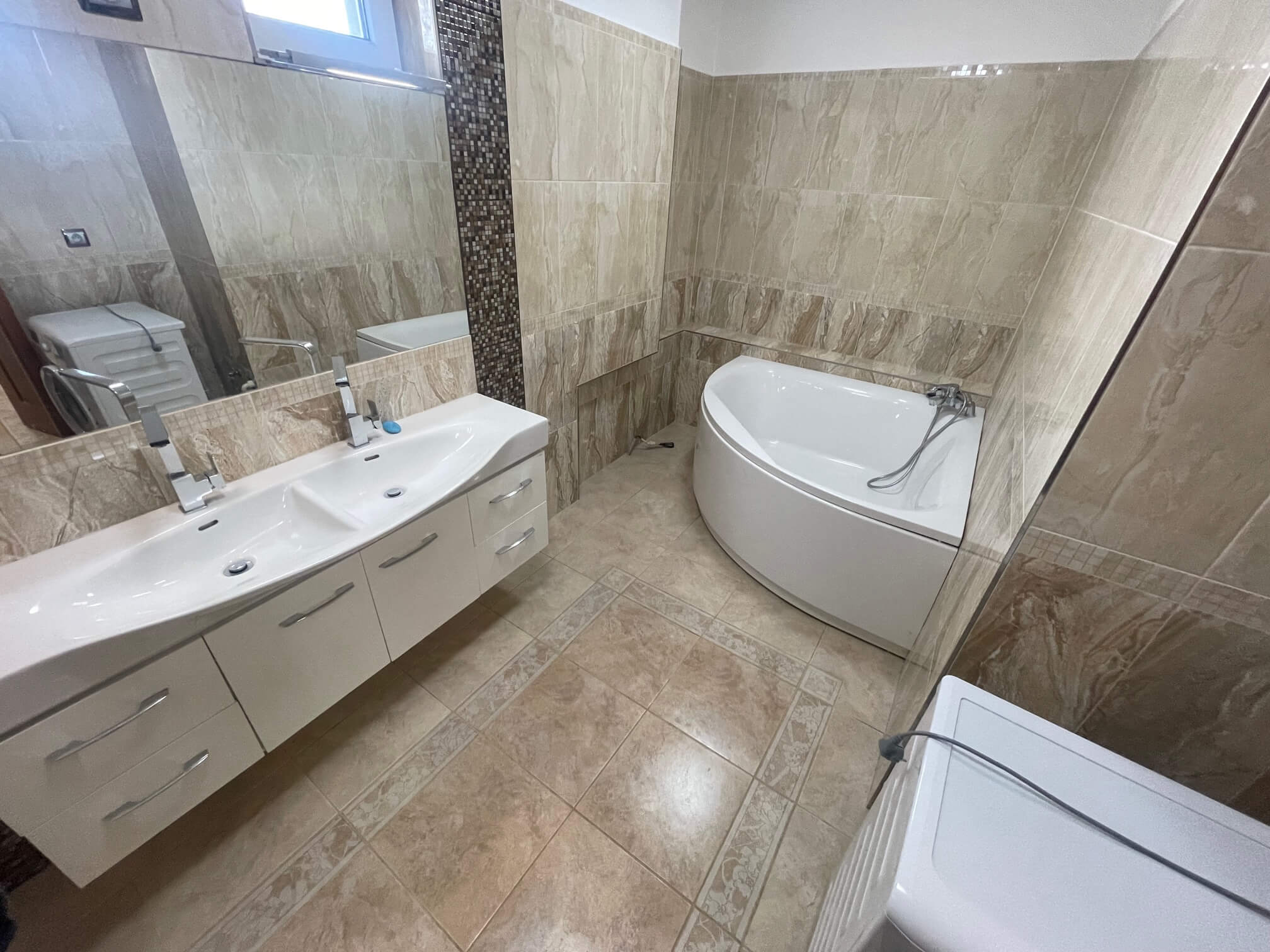 Prenajaté: 3 izbový byt, Vajnorská, úžitková plocha 113m2, plus loggia 8m2, balkón 6m2, pivnica, garáž, 2 parkovacie miesta vonku-23