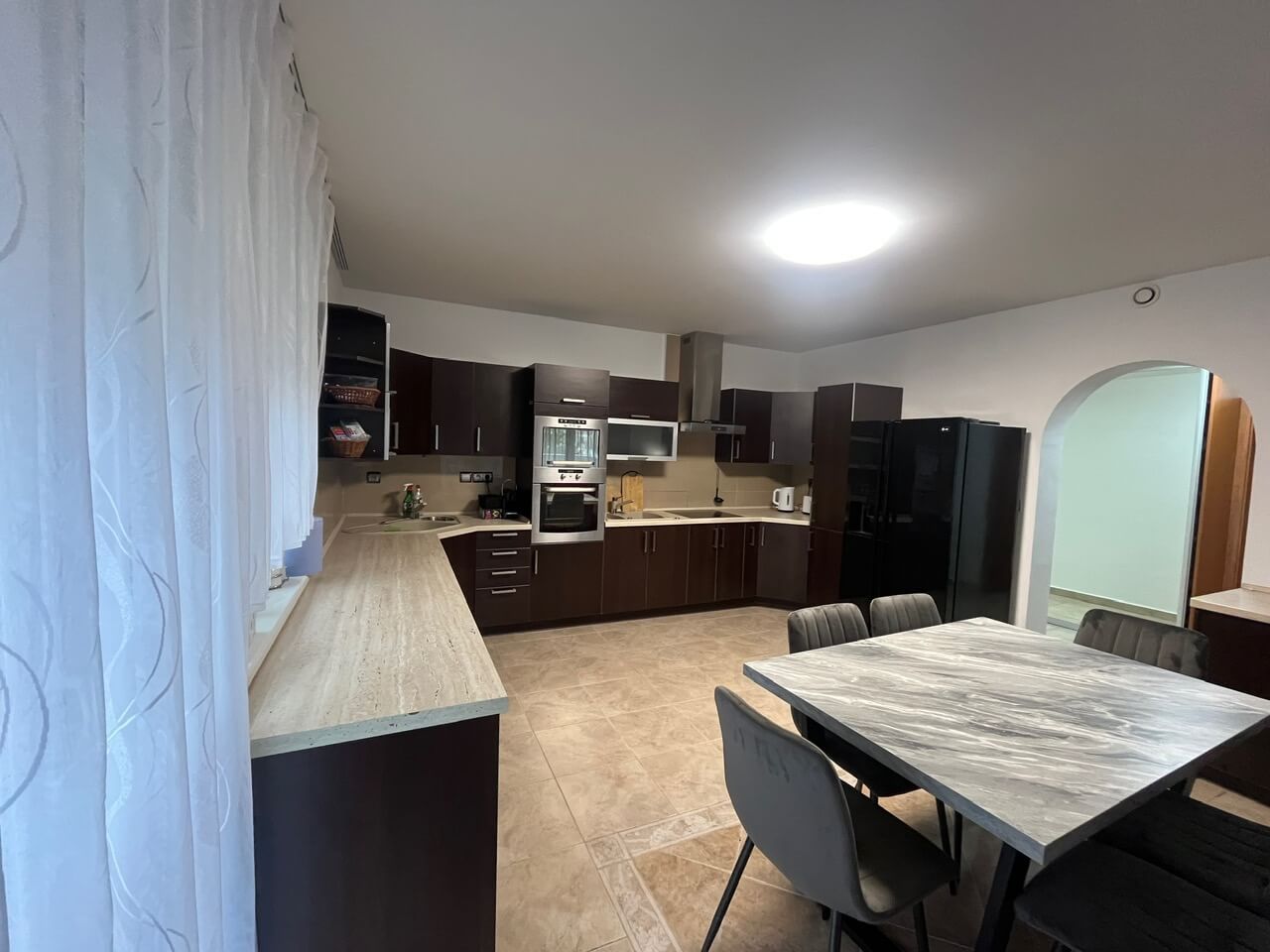Prenajaté: 3 izbový byt, Vajnorská, úžitková plocha 113m2, plus loggia 8m2, balkón 6m2, pivnica, garáž, 2 parkovacie miesta vonku-4