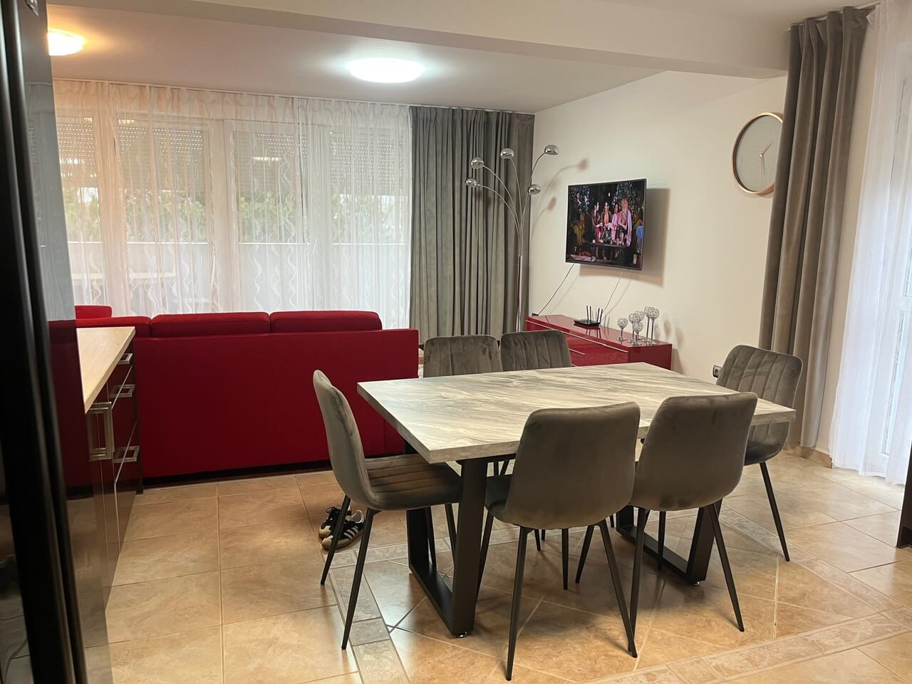 Prenajaté: 3 izbový byt, Vajnorská, úžitková plocha 113m2, plus loggia 8m2, balkón 6m2, pivnica, garáž, 2 parkovacie miesta vonku-2