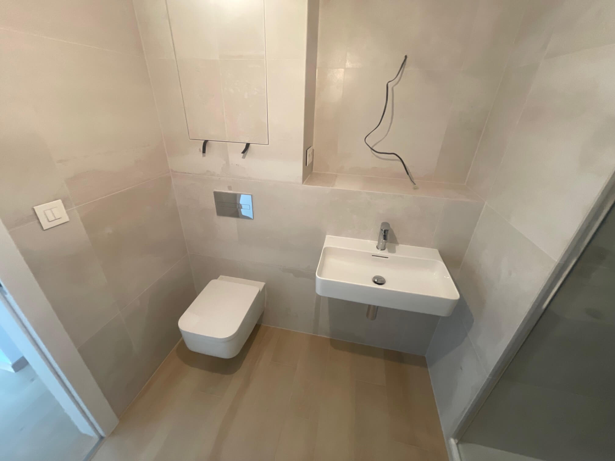 Predané: 2 Izbový byt,  Eurovea Tower, 56,4m2 úžitková, loggia 10,2m2, 33 poschodie, kobka 3,10 m2, Garážové miesto-15