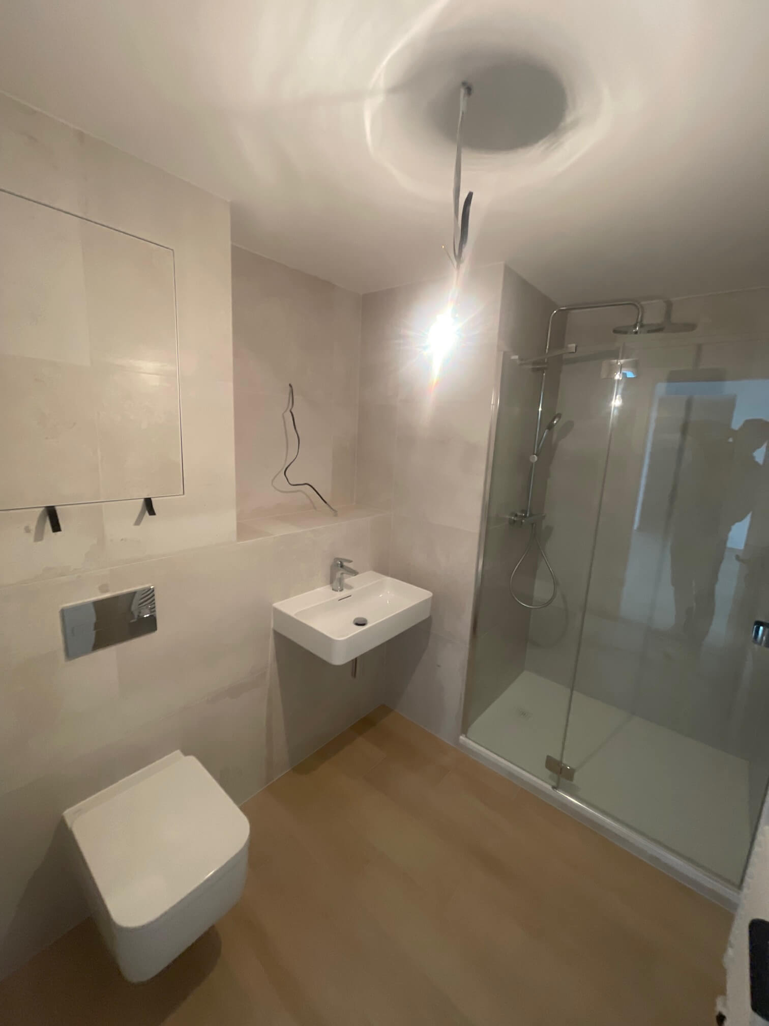Predané: 2 Izbový byt,  Eurovea Tower, 56,4m2 úžitková, loggia 10,2m2, 33 poschodie, kobka 3,10 m2, Garážové miesto-14
