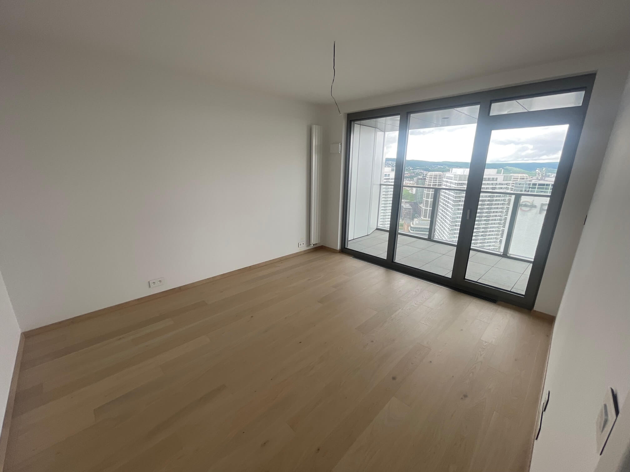 Predané: 2 Izbový byt,  Eurovea Tower, 56,4m2 úžitková, loggia 10,2m2, 33 poschodie, kobka 3,10 m2, Garážové miesto-10